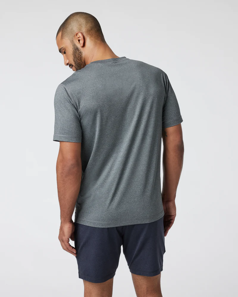 V1052HTG_SP24_M_ECOMM_TOPS_BACK_4_800x_crop_center_jpg.png