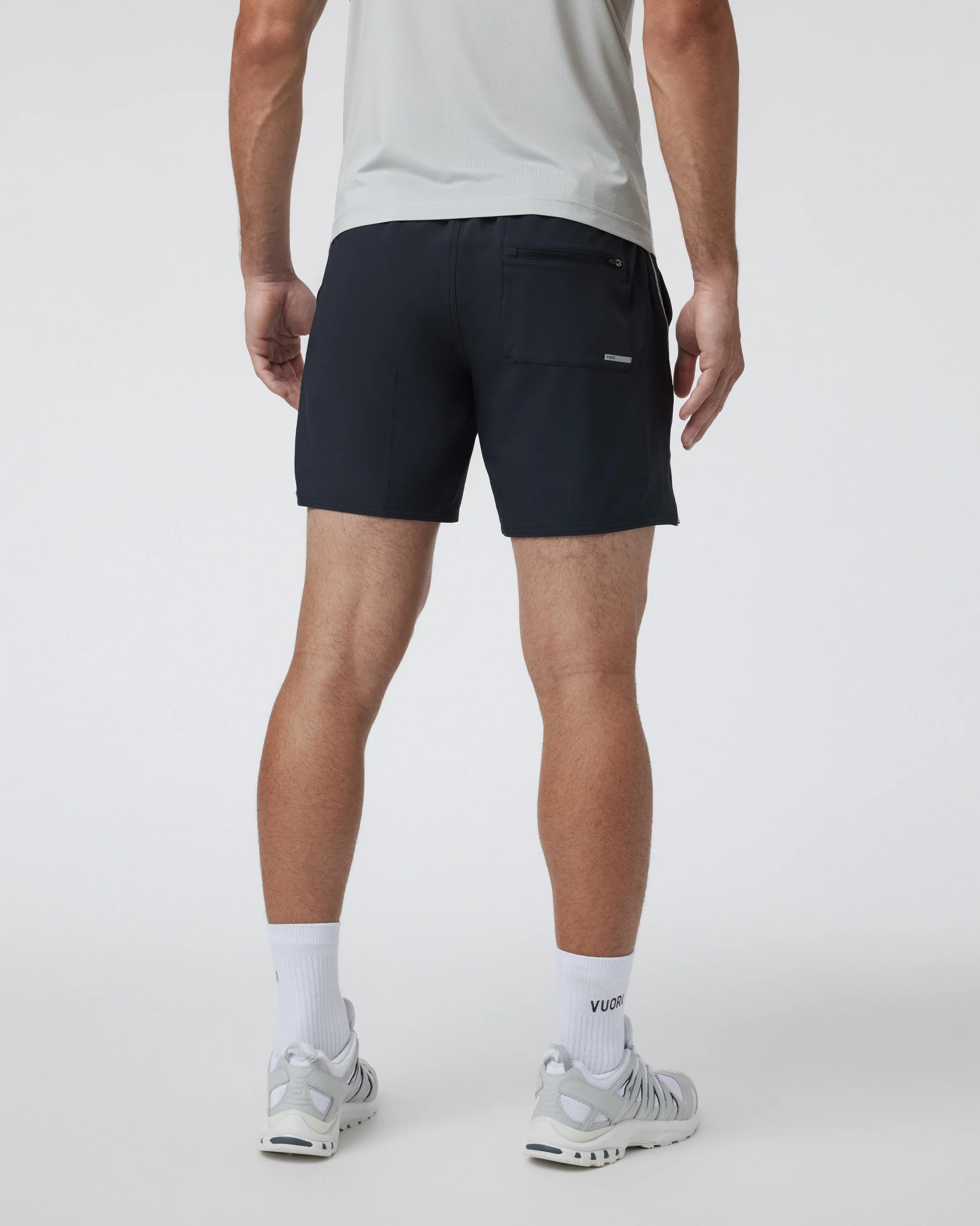 V3053BHY_FA24_M_ECOMM_SHORTS_BACK_4-1.webp