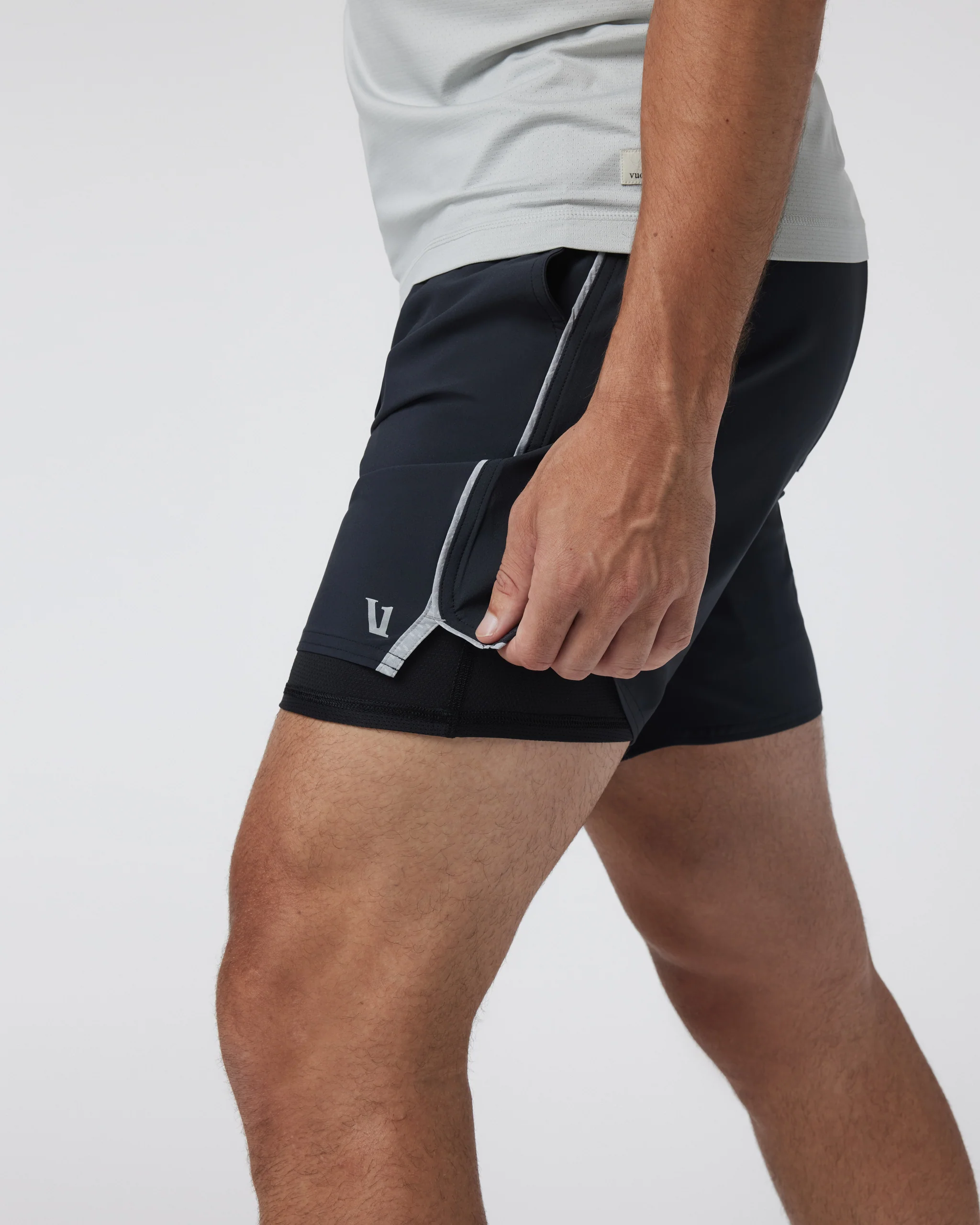 V3053BHY_FA24_M_ECOMM_SHORTS_DETAIL_6-1.webp
