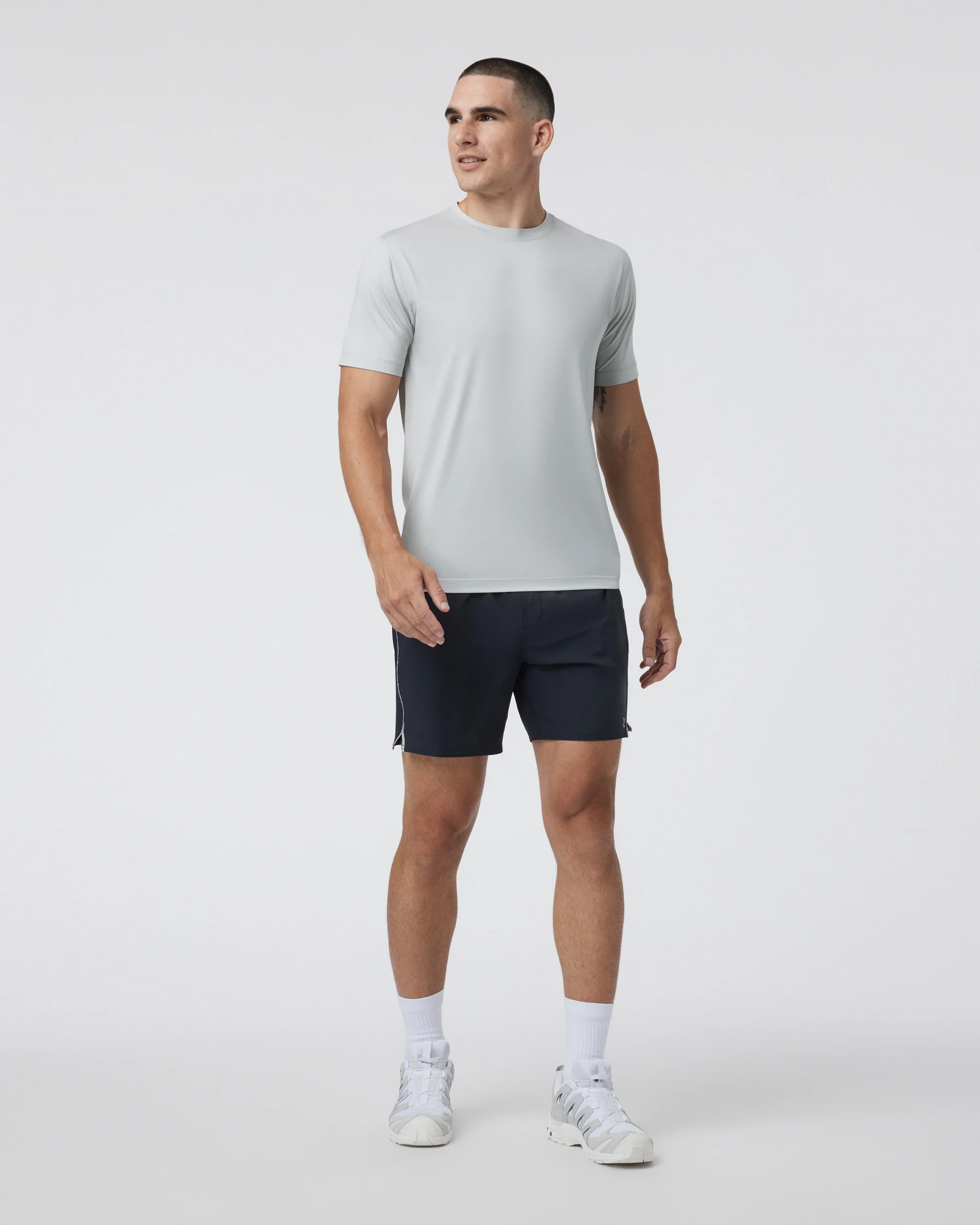 V3053BHY_FA24_M_ECOMM_SHORTS_FULL_5-1.webp