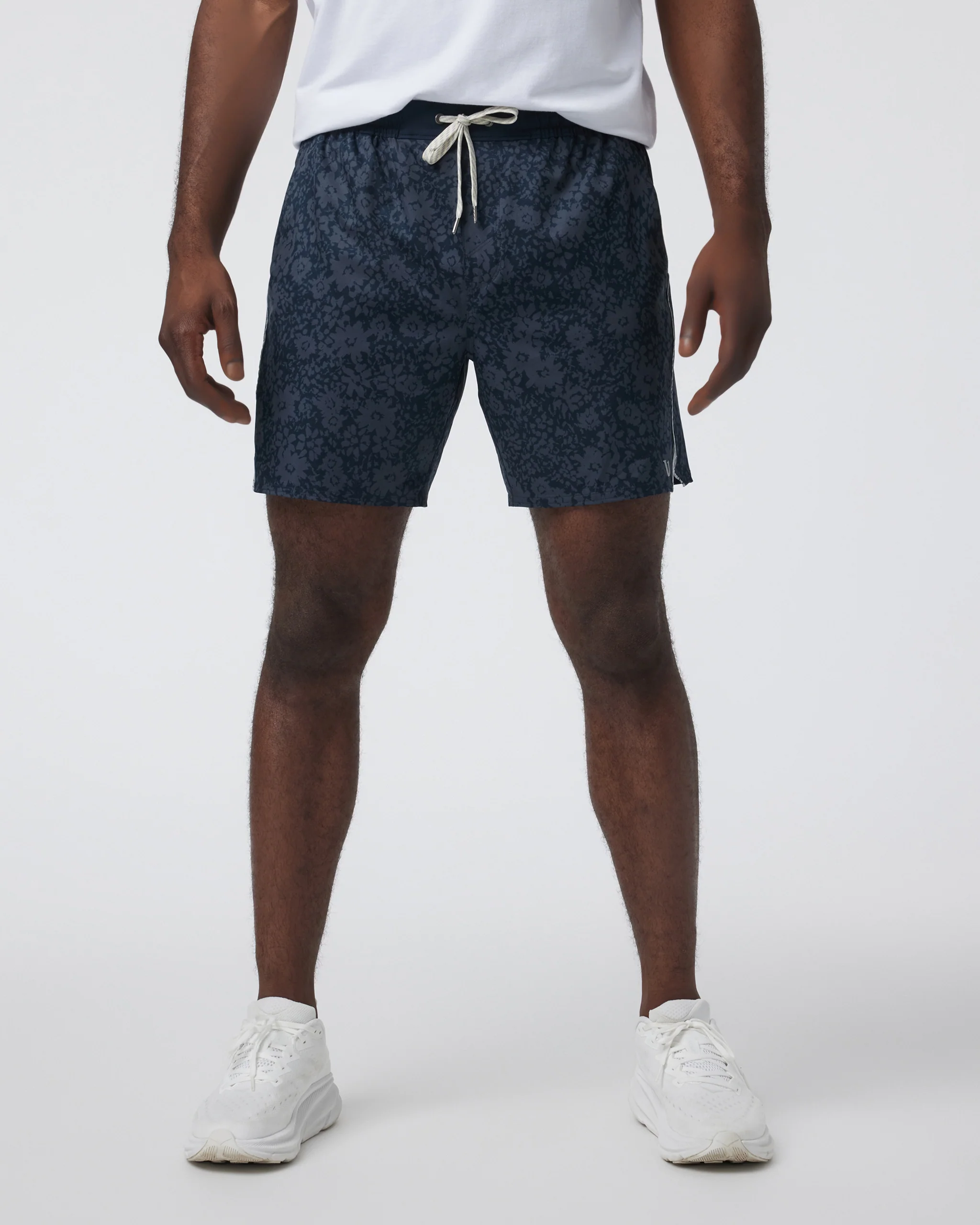 V3053NWF_FA24_M_ECOMM_SHORTS_FRONT_2-1-1.webp