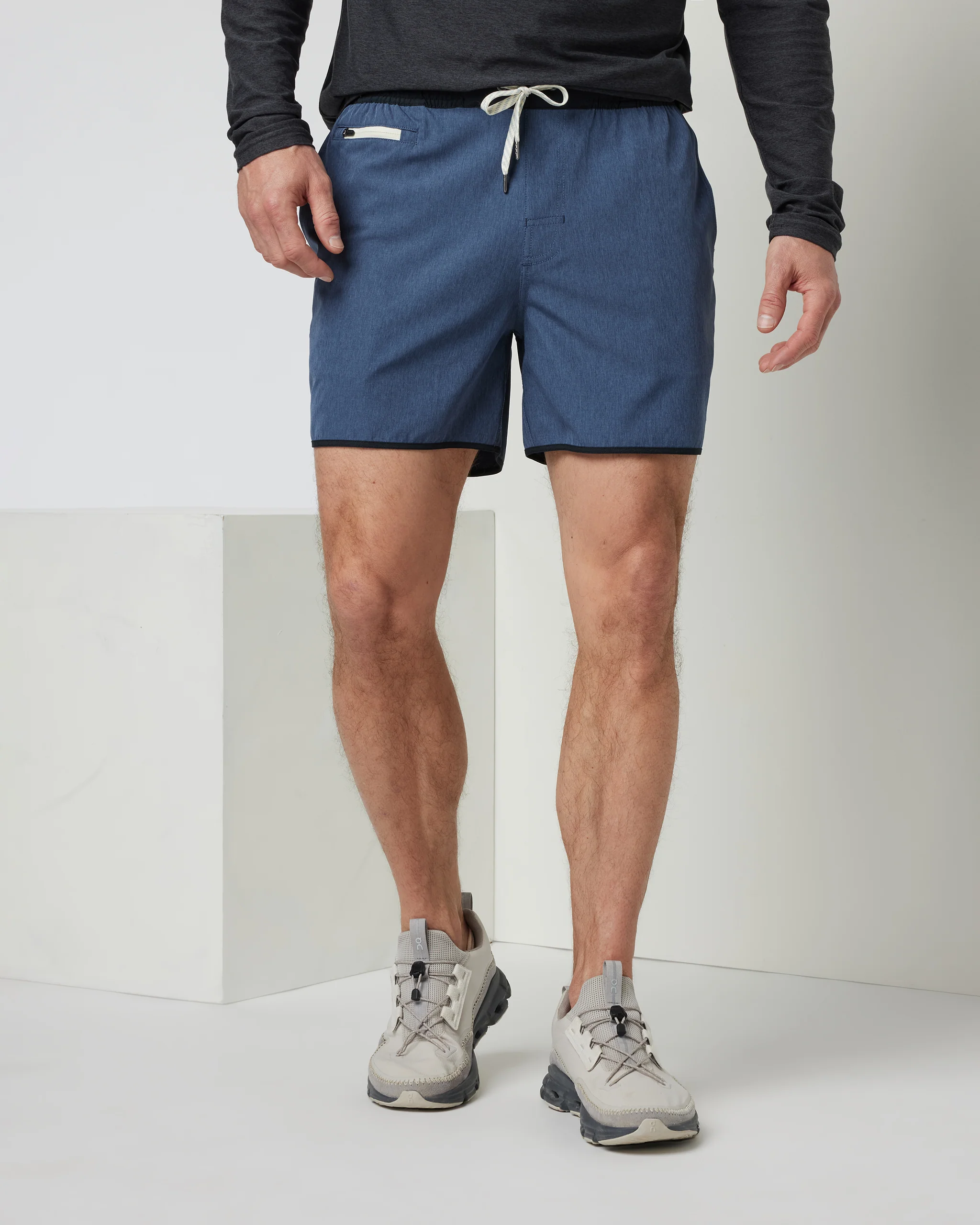 V366AZL_FA24_M_ECOMM_SHORTS_FRONT_2-1.webp