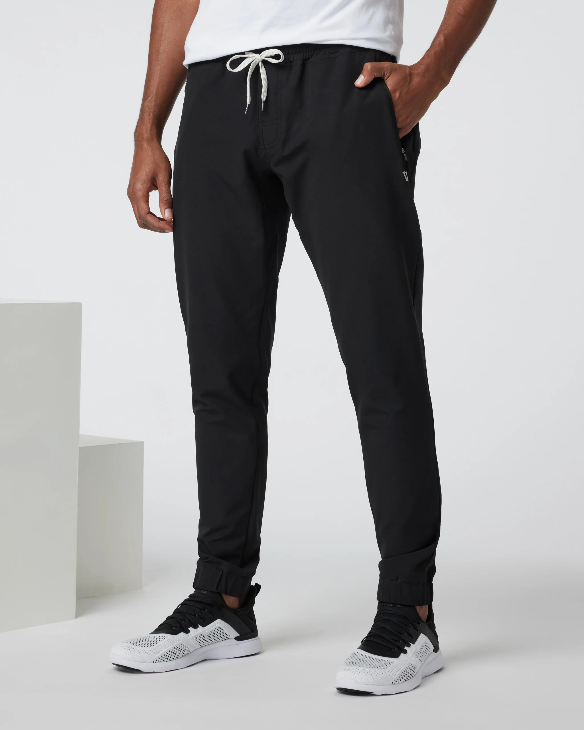 V417BLK_FA24_M_ECOMM_PANTS_FRONT_ALT_BOTTOMS_10-1.webp