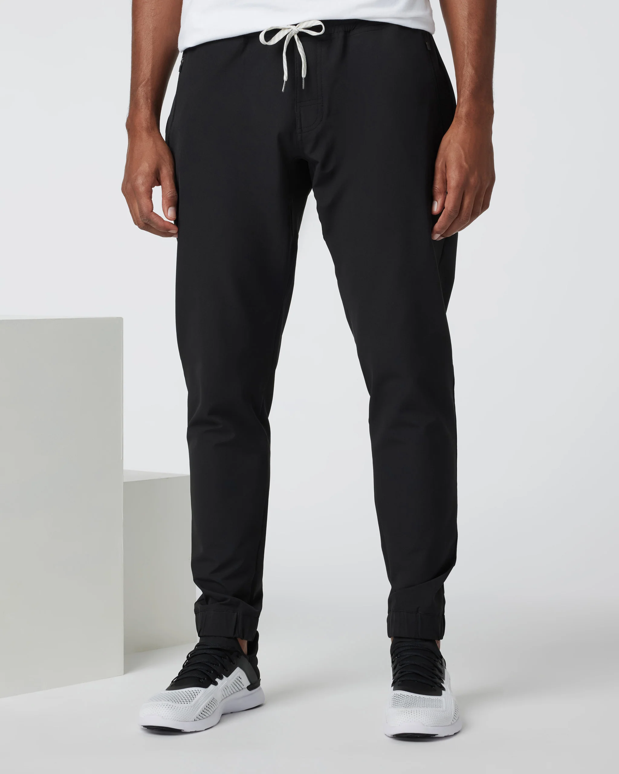 V417BLK_FA24_M_ECOMM_PANTS_FRONT_BOTTOMS_8-1.webp