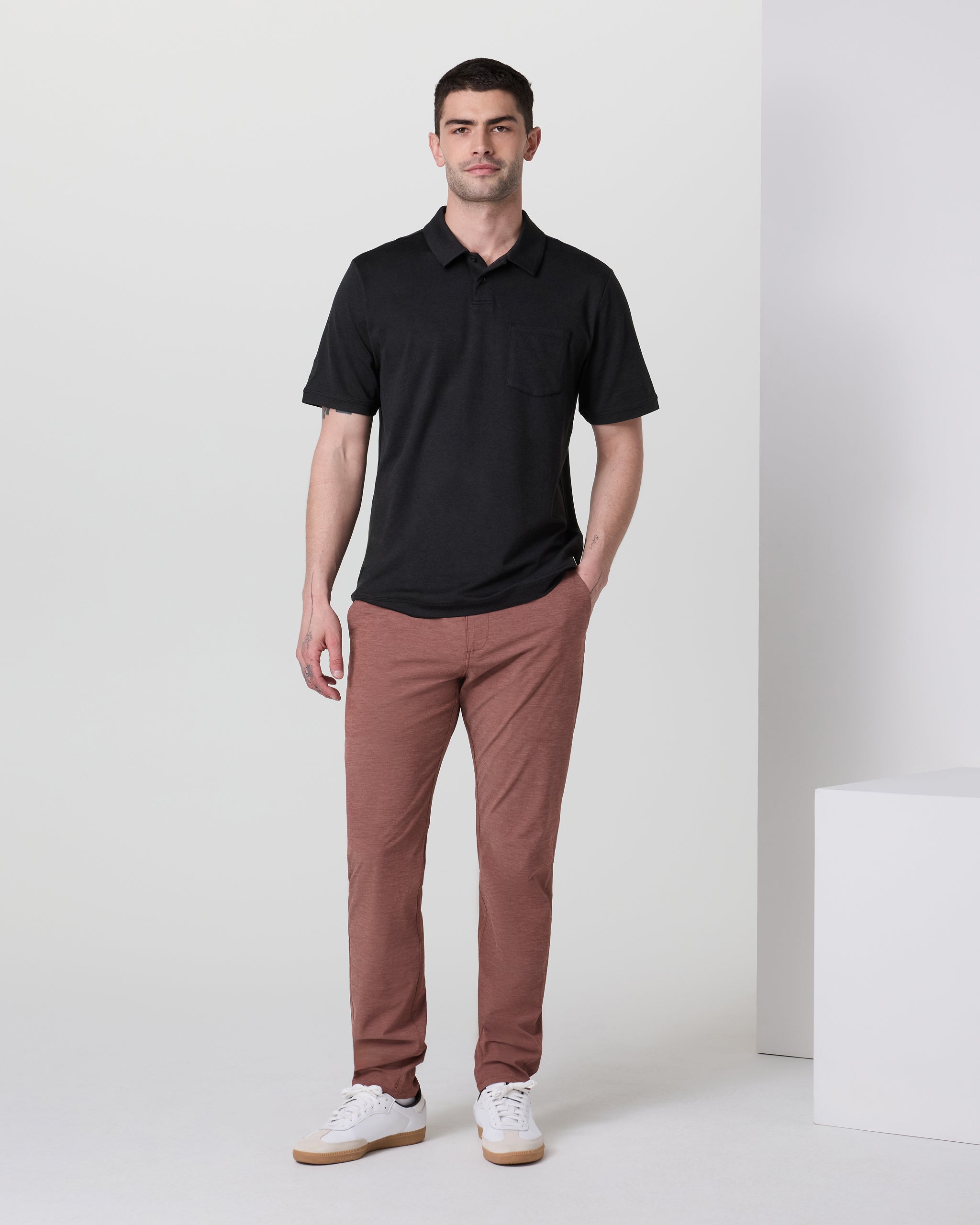 V431-SSDB_SP25_M_ECOMM_BOTTOMS_FULL_3.jpg