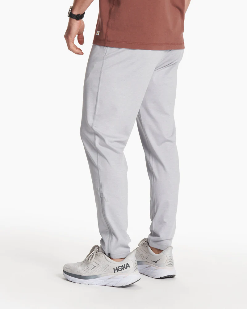 V454HPT_FA23_M_ECOMM_PANTS_BACK_BOTTOMS_5_800x_crop_center_jpg.png