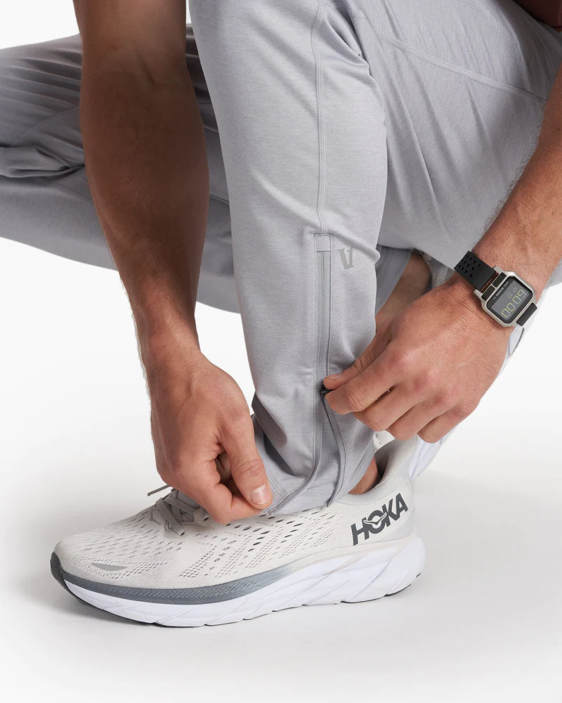 V454HPT_FA23_M_ECOMM_PANTS_DETAIL_7_800x_crop_center_jpg.png