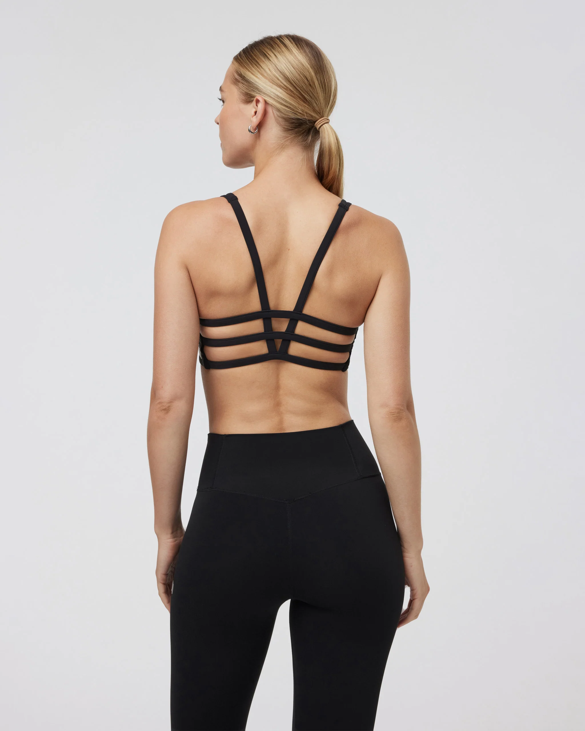 VW104BLK_FA24_W_ECOMM_sportsbras_BACK_7-2.webp