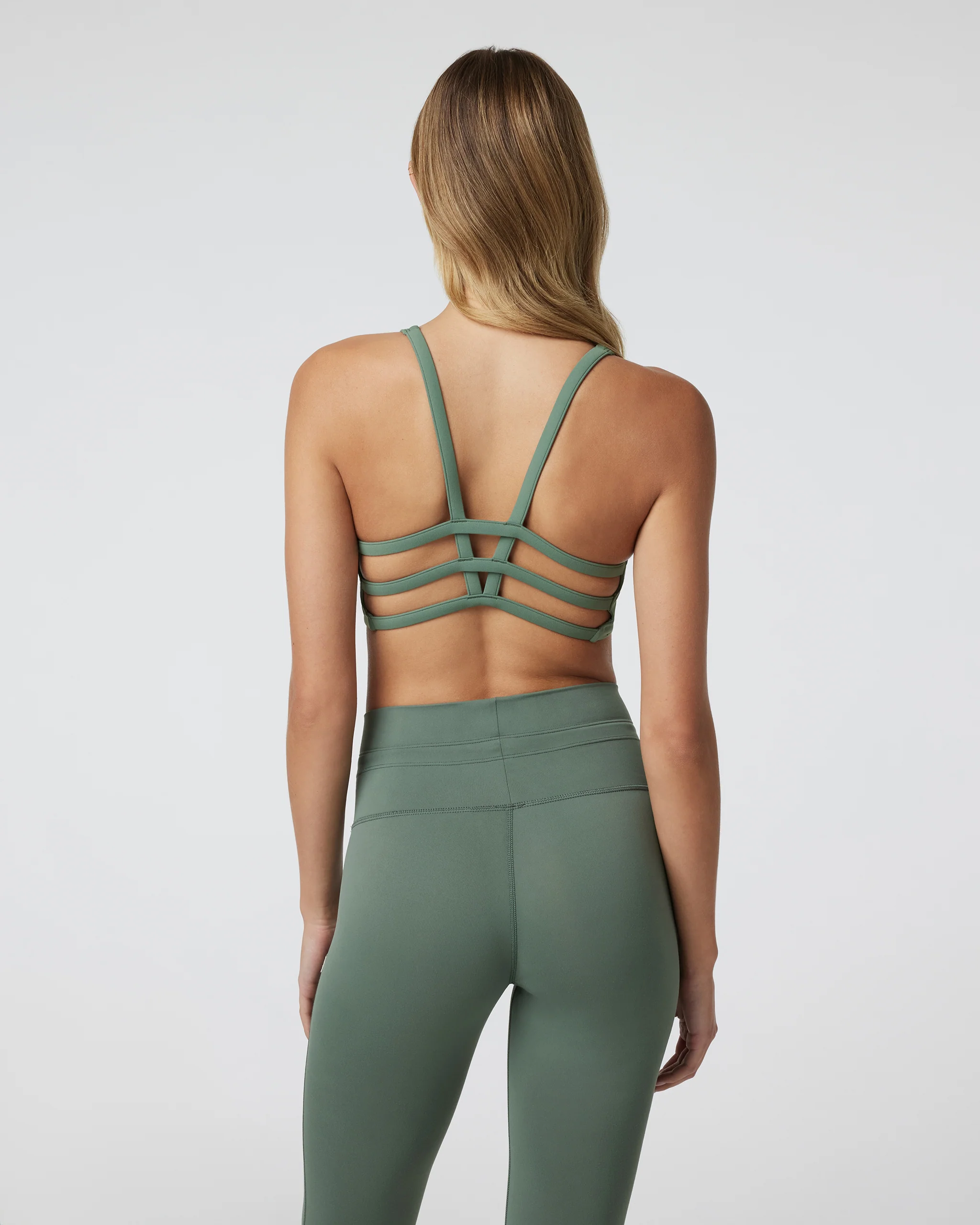 VW104MSH_FA24_W_ECOMM_sportsbras_BACK_5-2.webp
