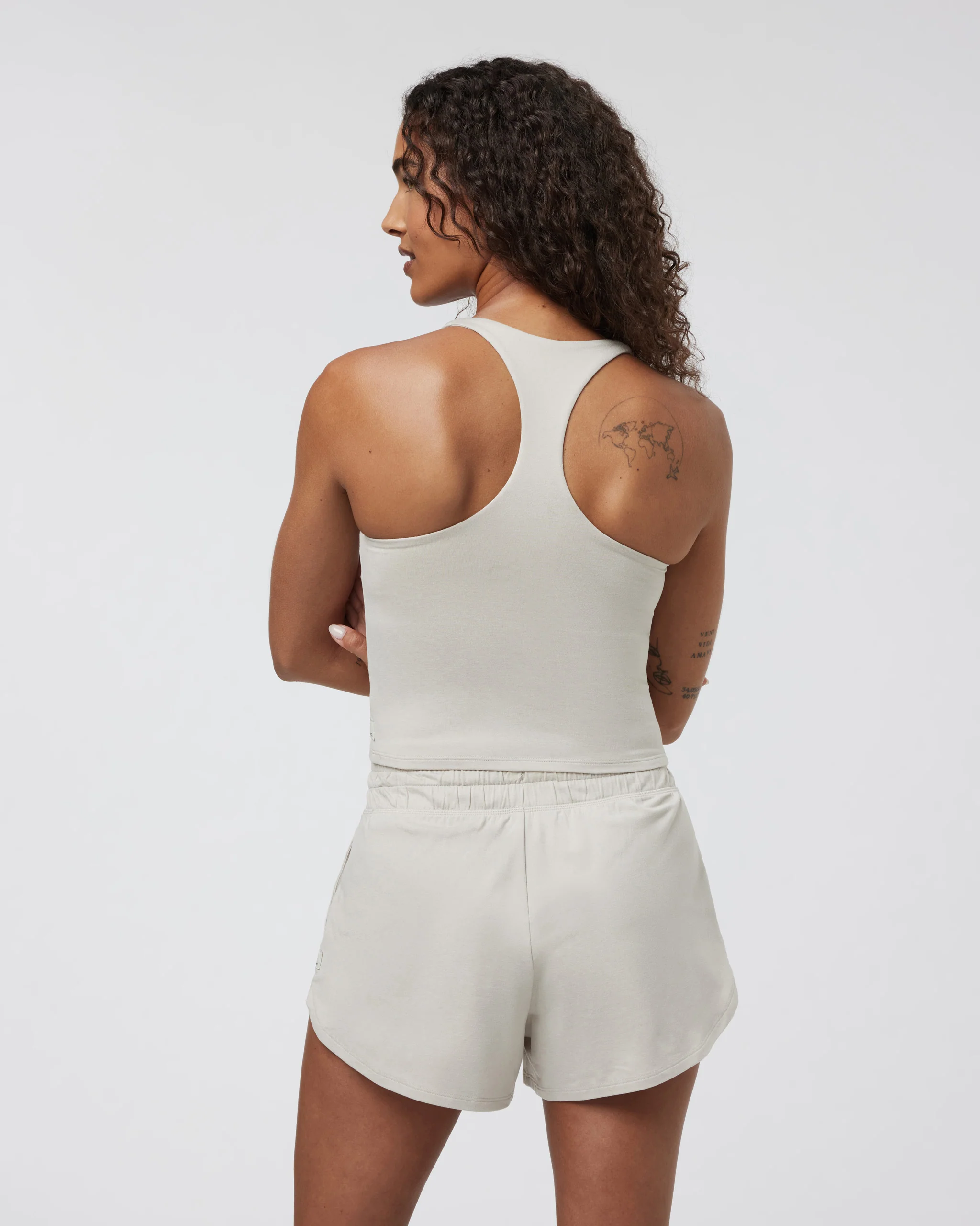 VW1172HEE_FA24_W_ECOMM_TOPS_BACK_16-4.webp