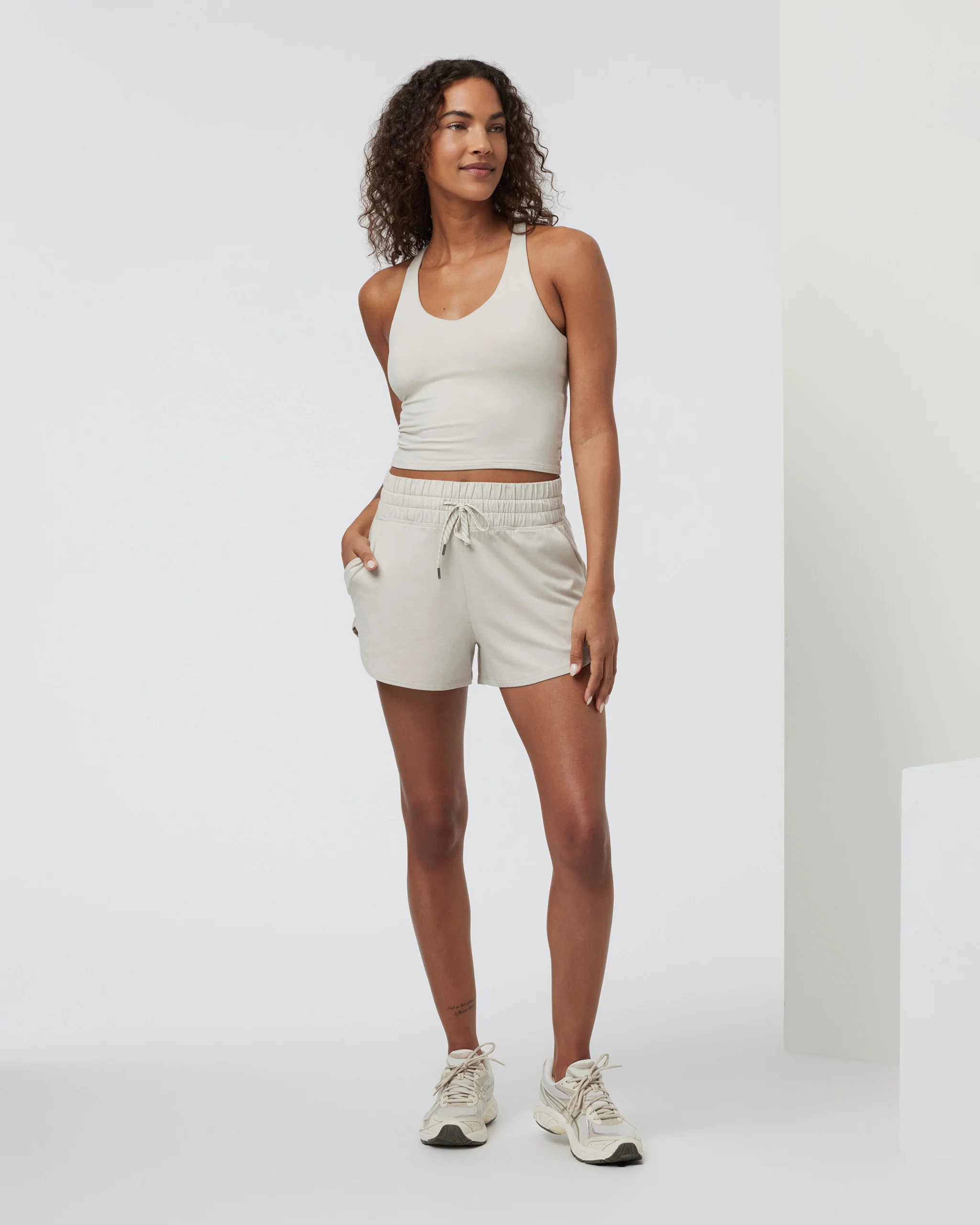 VW1172HEE_FA24_W_ECOMM_TOPS_FULL_15-4.webp