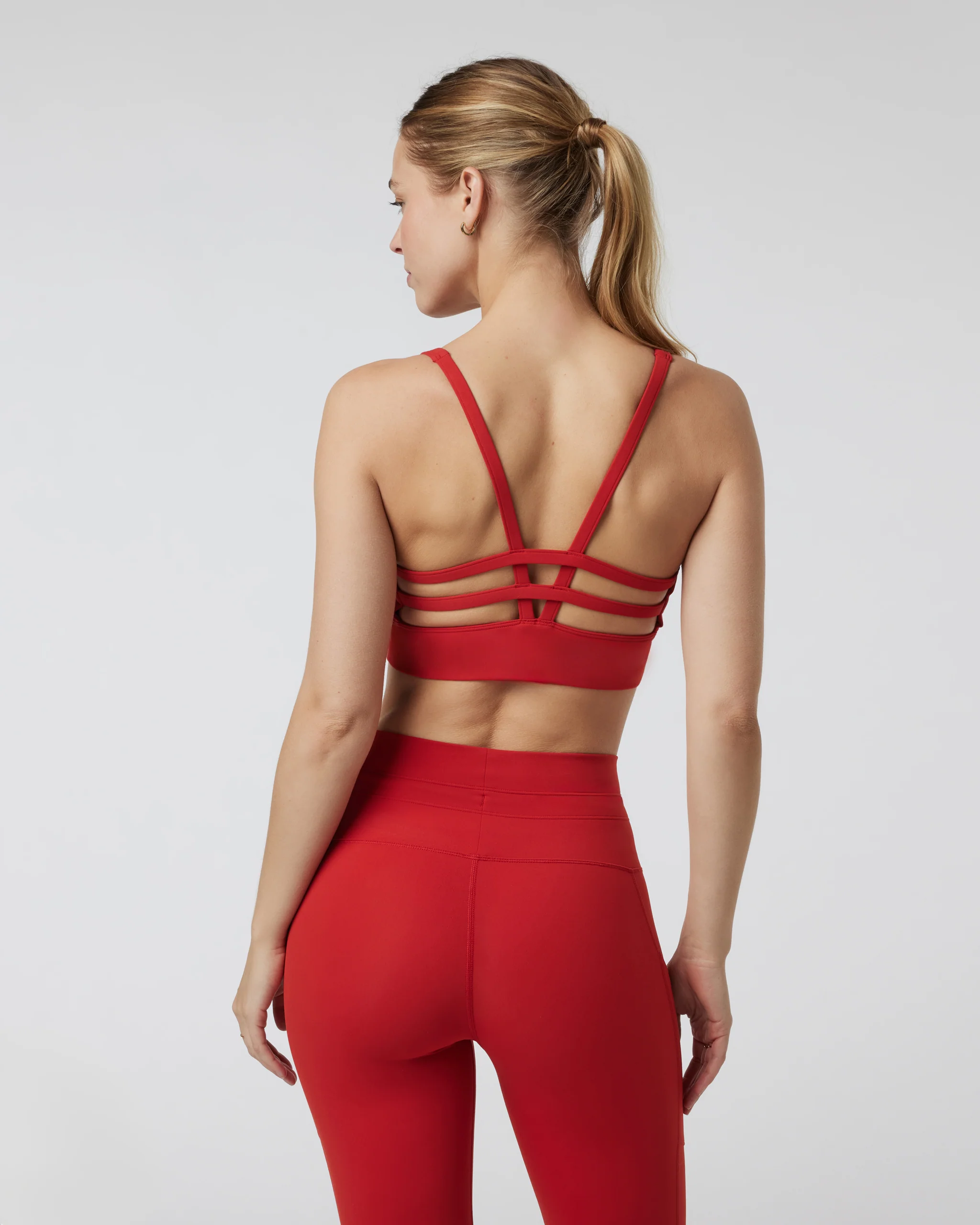 VW1192SCA_FA24_W_ECOMM_sportsbras_BACK_10-1.webp