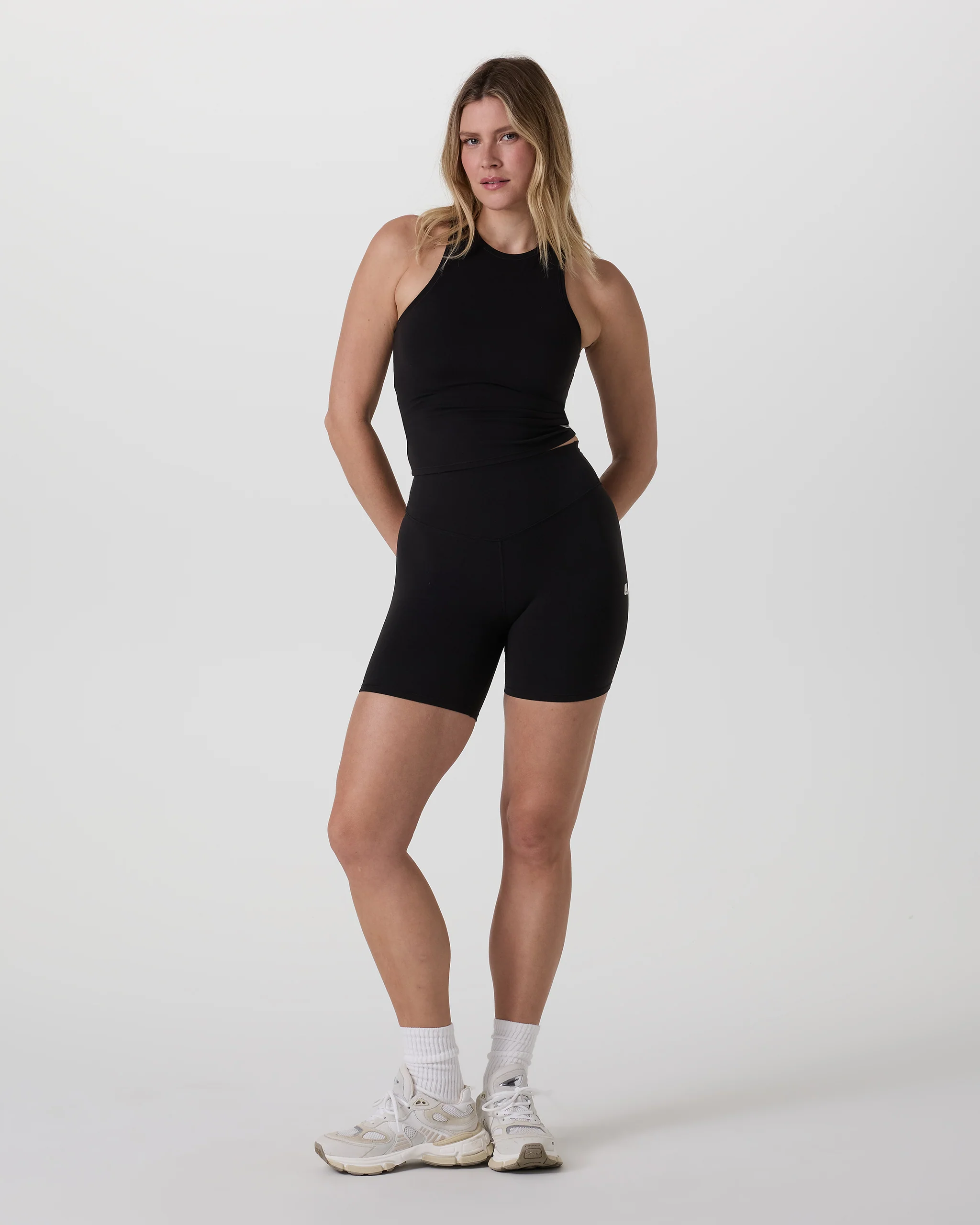 VW1249BLK_SP25_W_CURVE_ECOMM_TANKS_FULL_6-2.webp
