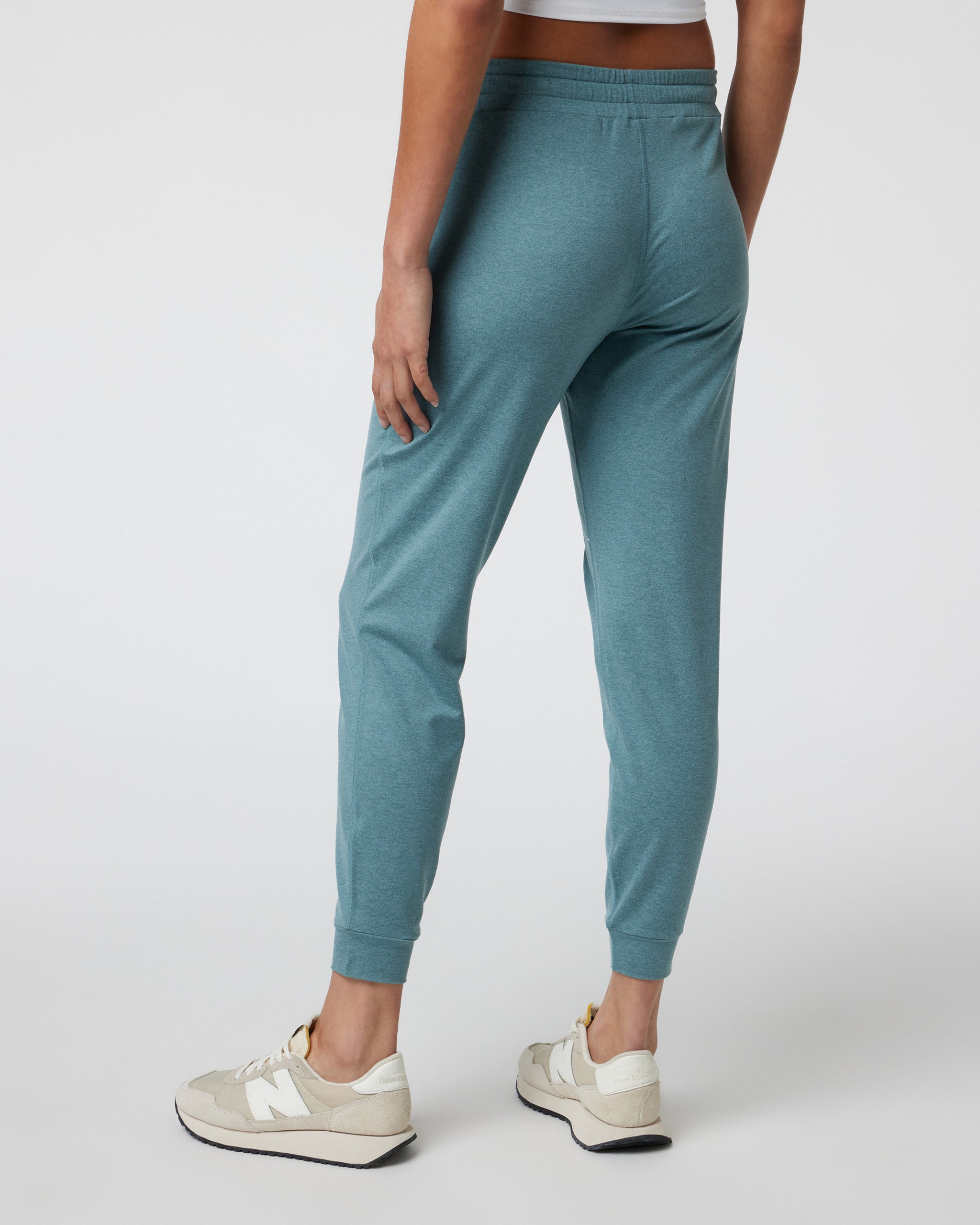 VW303-LHIR_SP24_W_ECOMM_PANTS_BACK_4.jpg