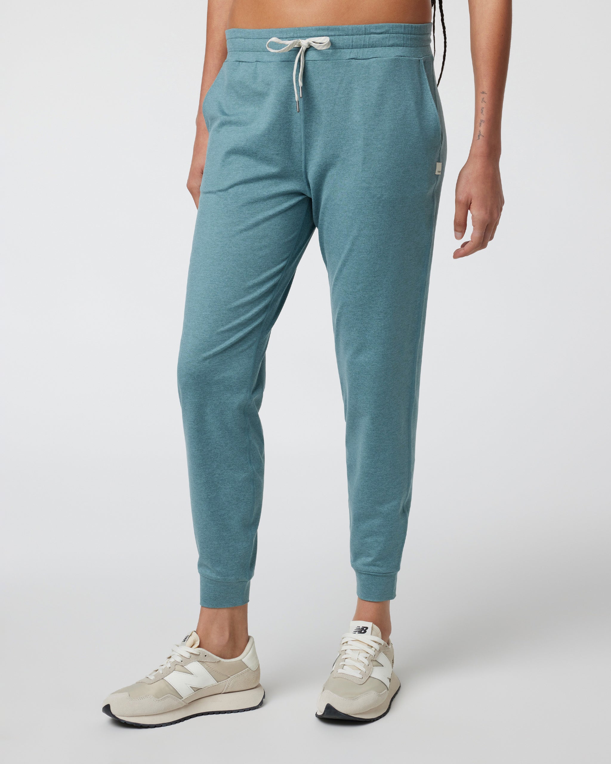 VW303-LHIR_SP24_W_ECOMM_PANTS_SIDE_3.jpg
