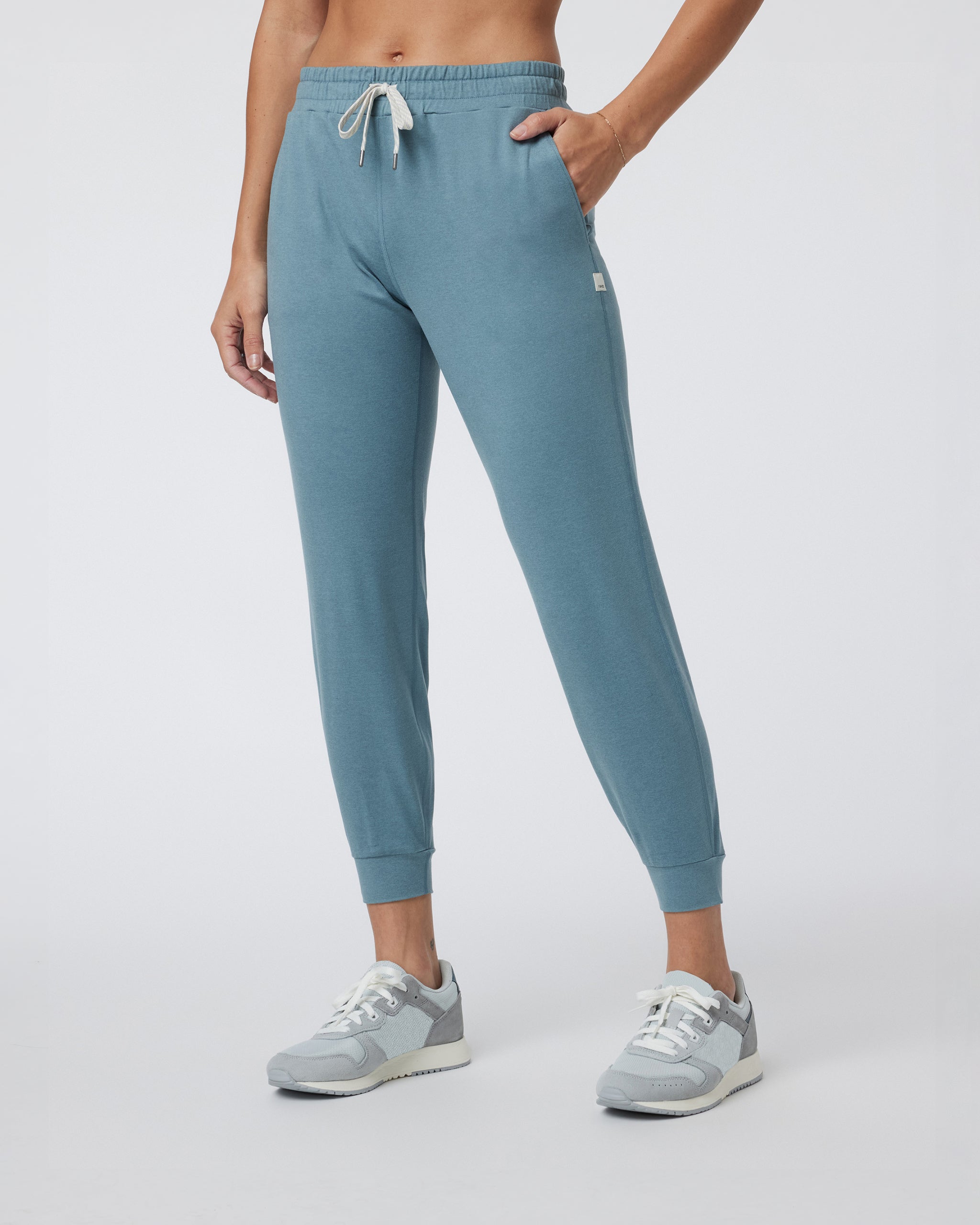VW303HAB_FA24_W_ECOMM_PANTS_FRONT_7_084ac1d5-a1a4-4aab-841e-84dccd6e3e03.jpg