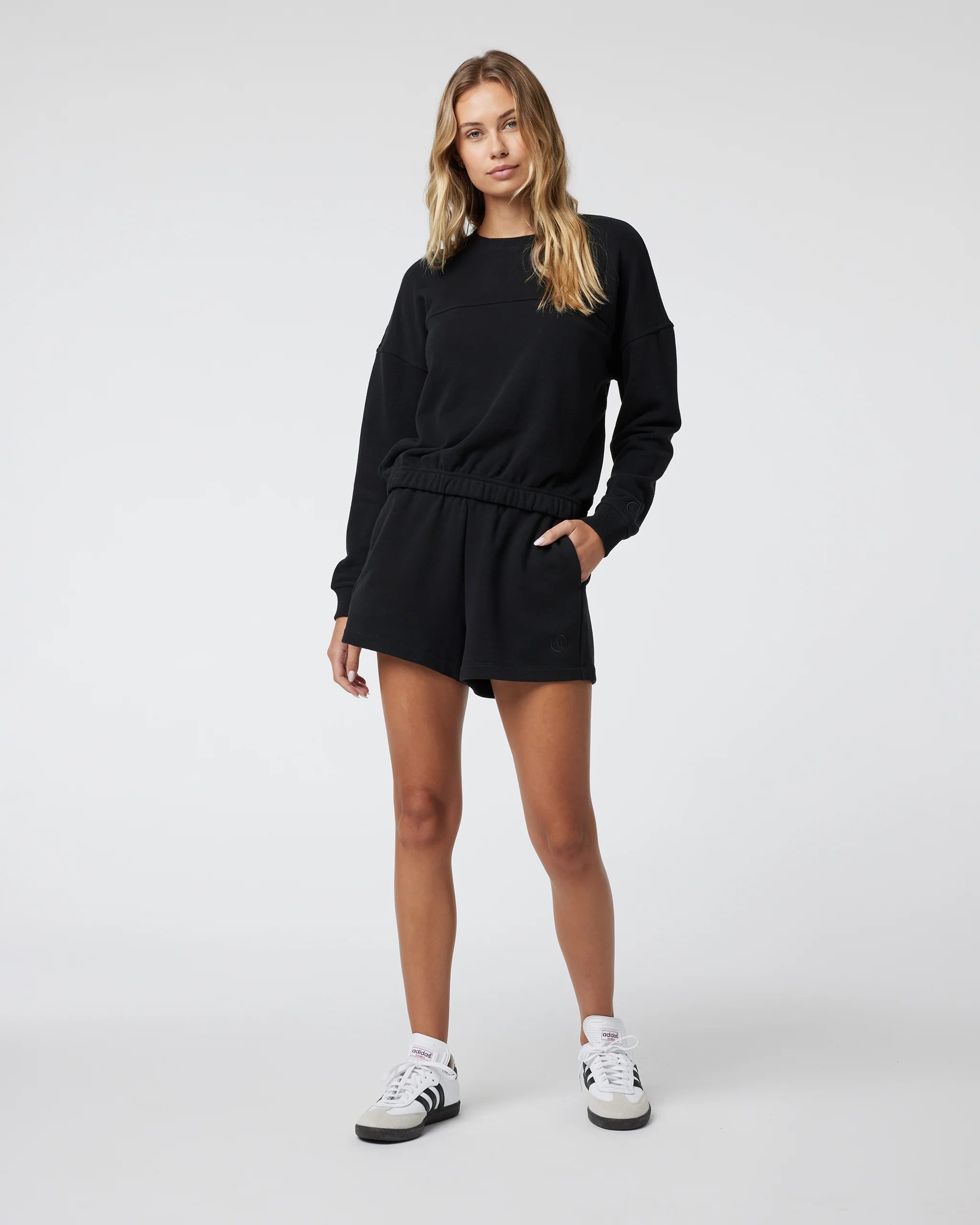 VW3064BLK_SP24_W_ECOMM_SHORTS_FULL_3-2.webp
