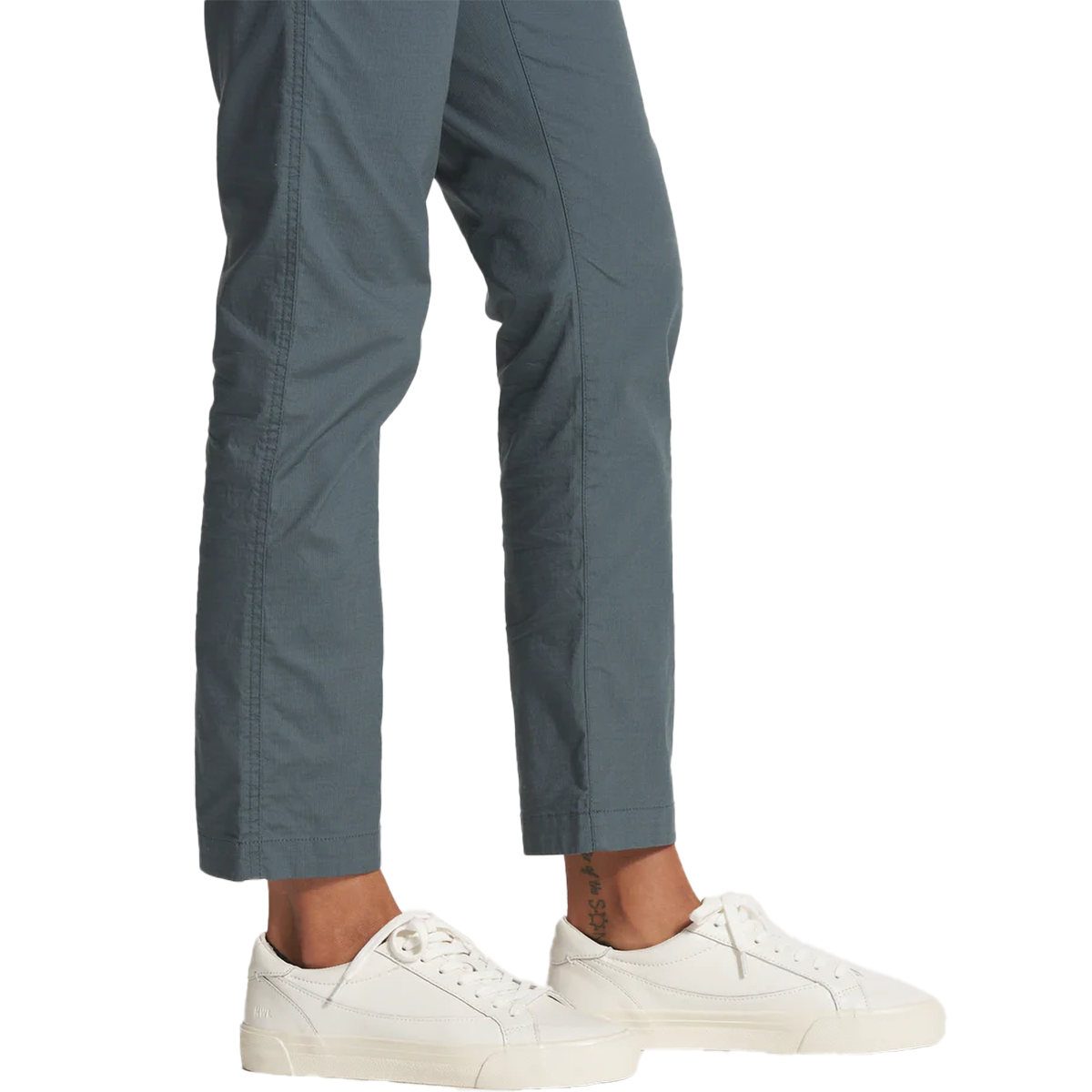 VW401LAK_FA23_W_ECOMM_PANTS_DETAIL_7_800x_crop_center_jpg.png