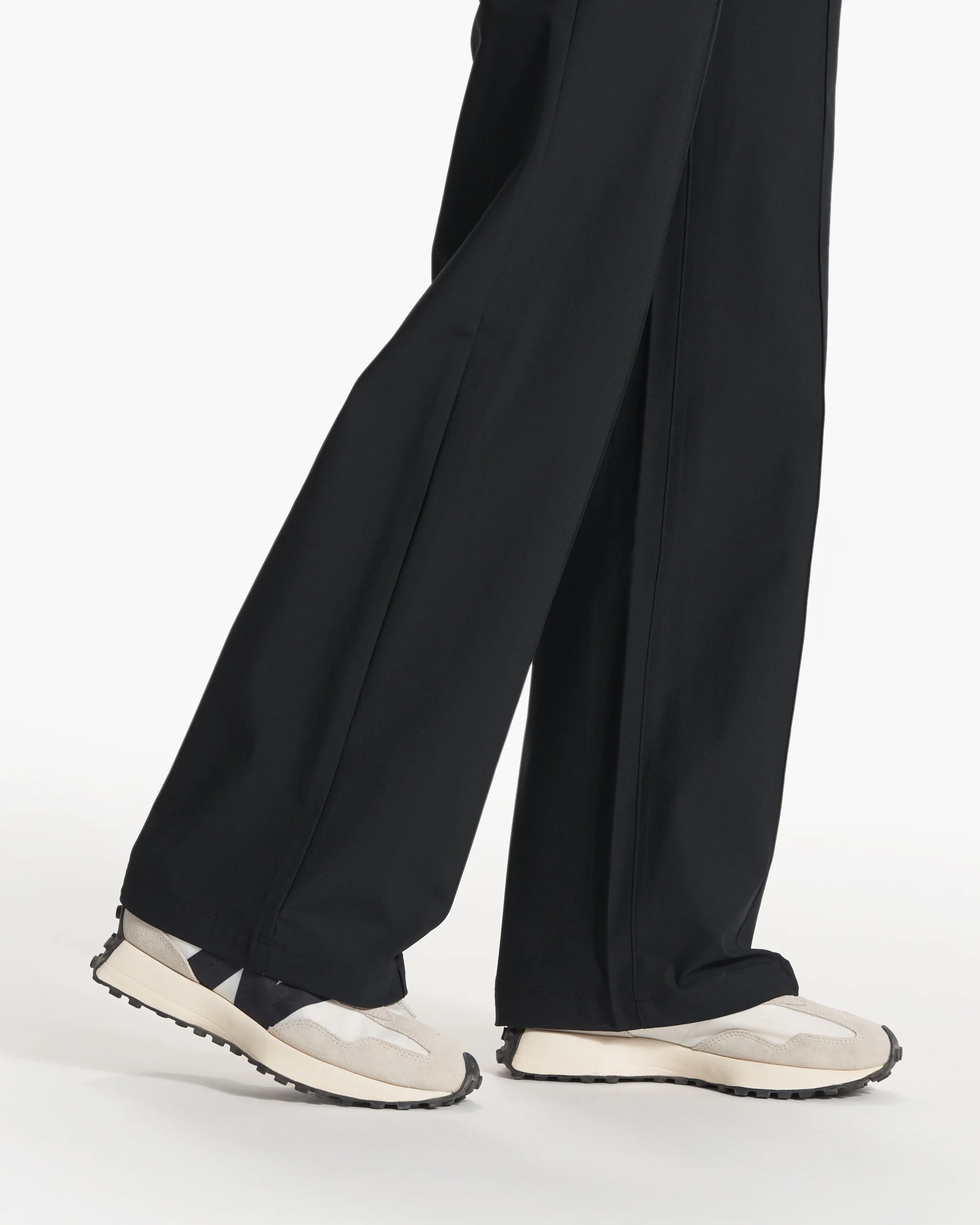 VW4035BLK_FA23_W_ECOMM_PANTS_DETAIL_6-6.webp
