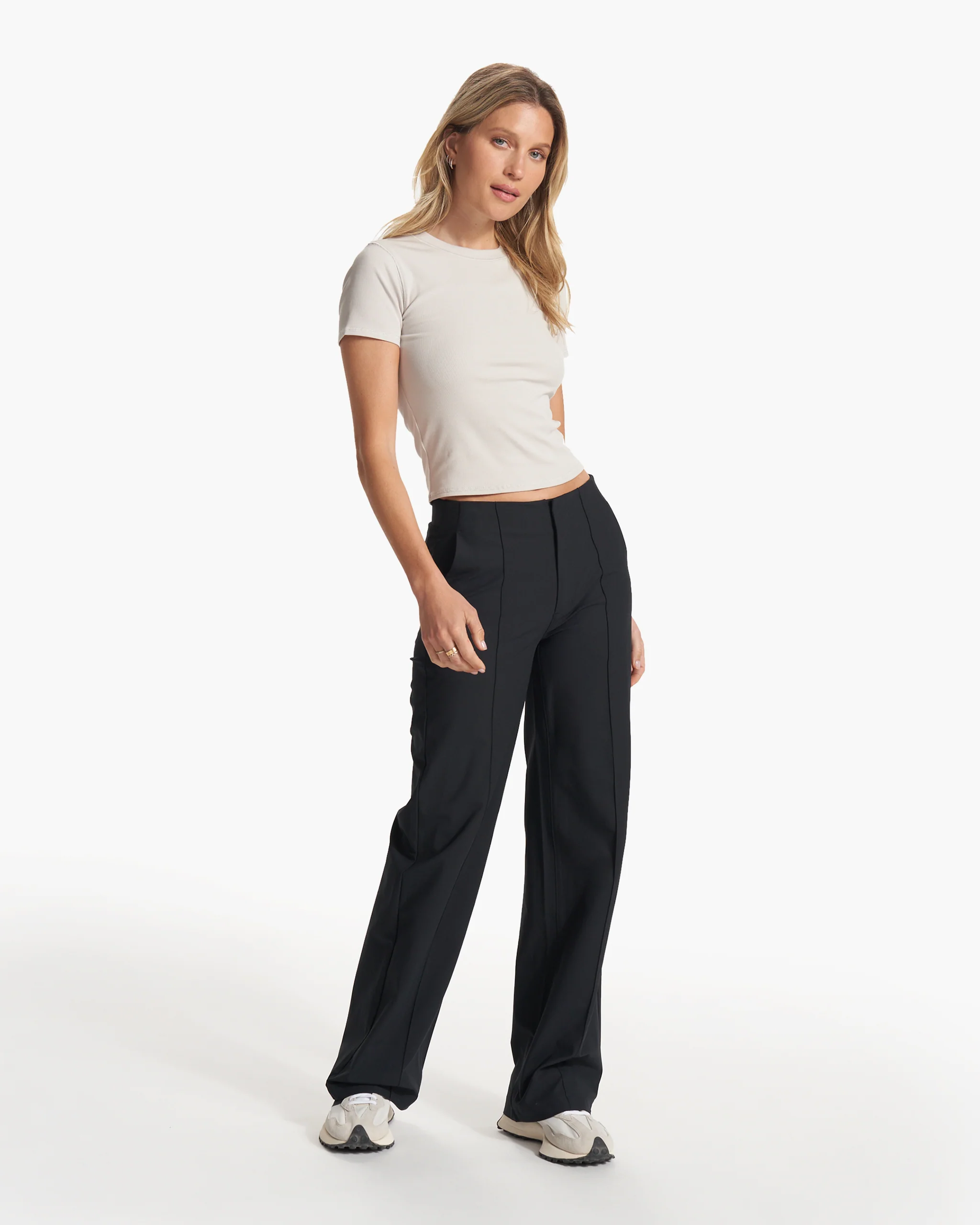 VW4035BLK_FA23_W_ECOMM_PANTS_FULL_3-6.webp