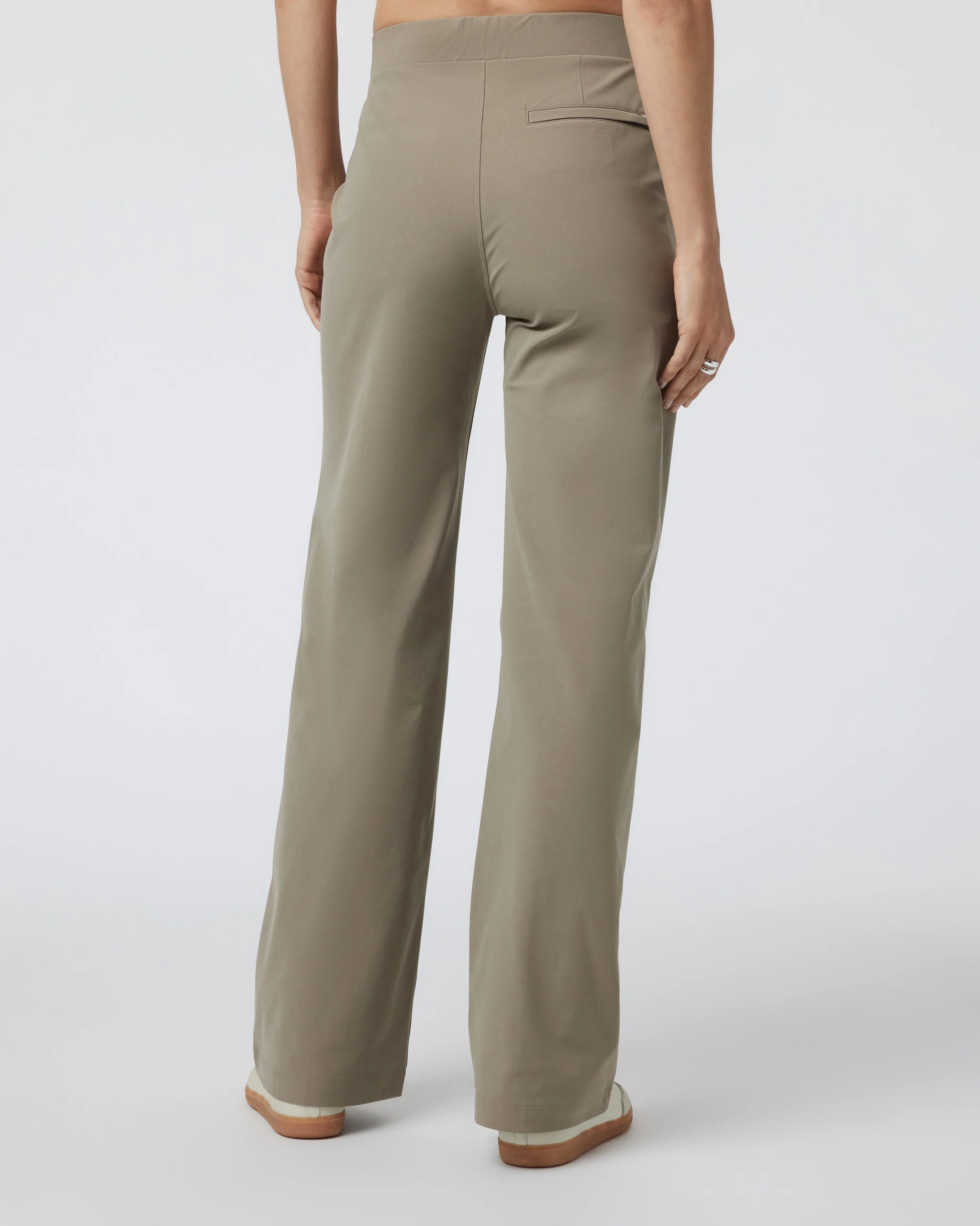 VW4035TAU_FA24_W_ECOMM_PANTS_BACK_13-6.webp
