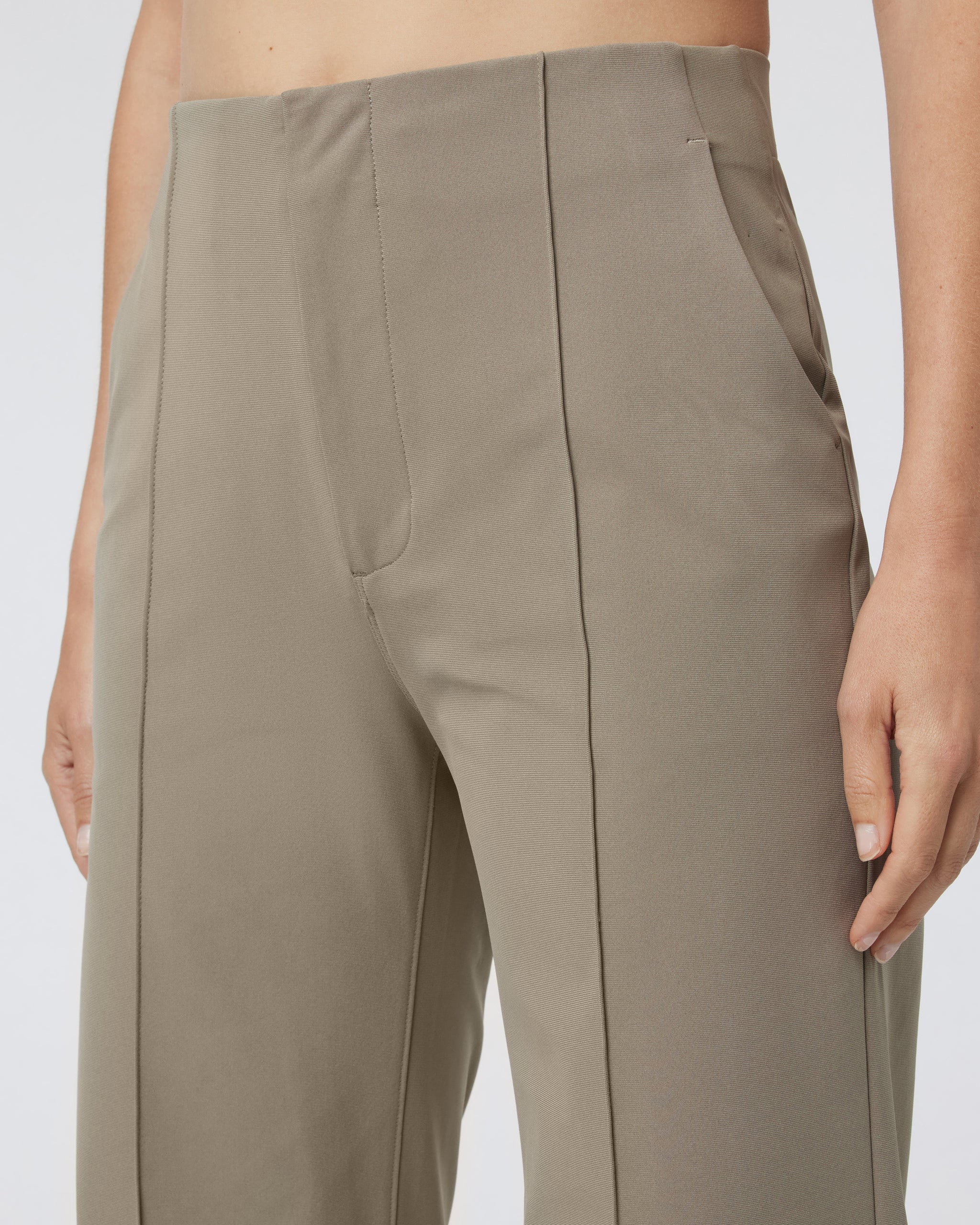VW4035TAU_FA24_W_ECOMM_PANTS_DETAIL_14-6.jpg