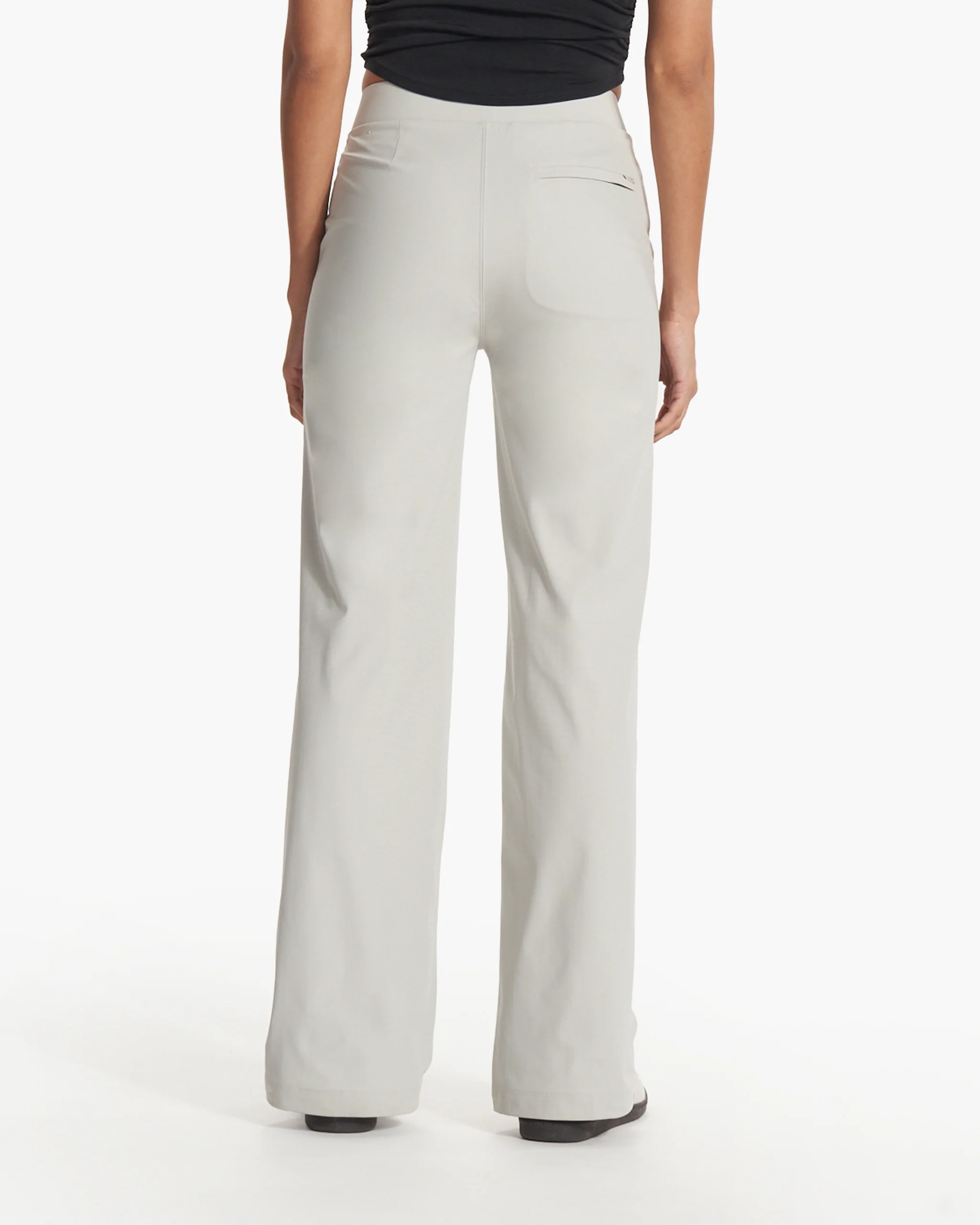 VW4035VAP_FA23_W_ECOMM_PANTS_BACK_BOTTOMS_7-6.webp