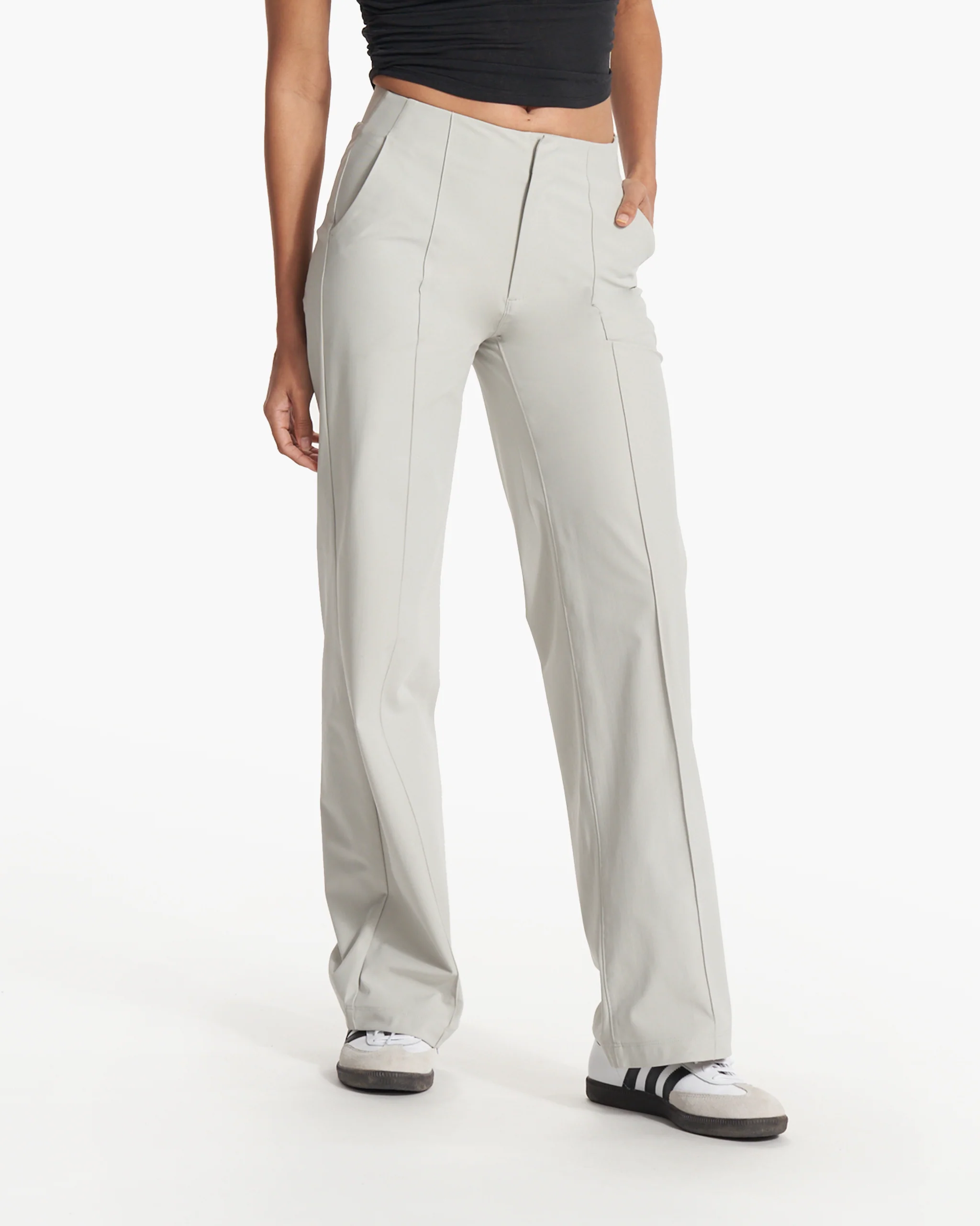 VW4035VAP_FA23_W_ECOMM_PANTS_FRONT_ALT_BOTTOMS_5-6.webp