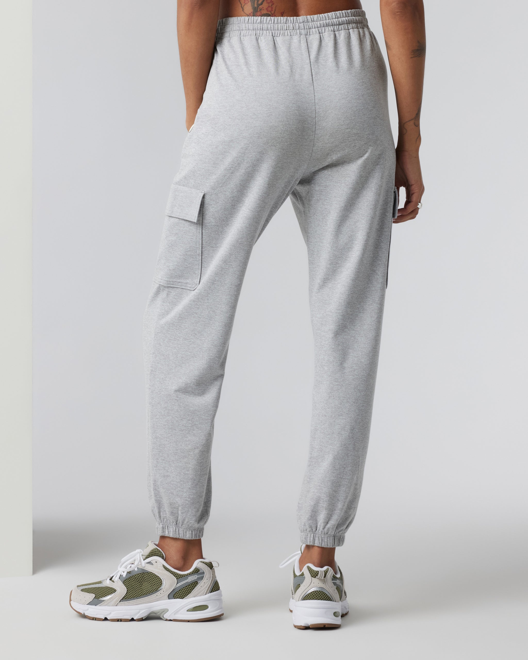 VW4062PHG_FA24_W_ECOMM_PANTS_BACK_BOTTOMS_13.jpg