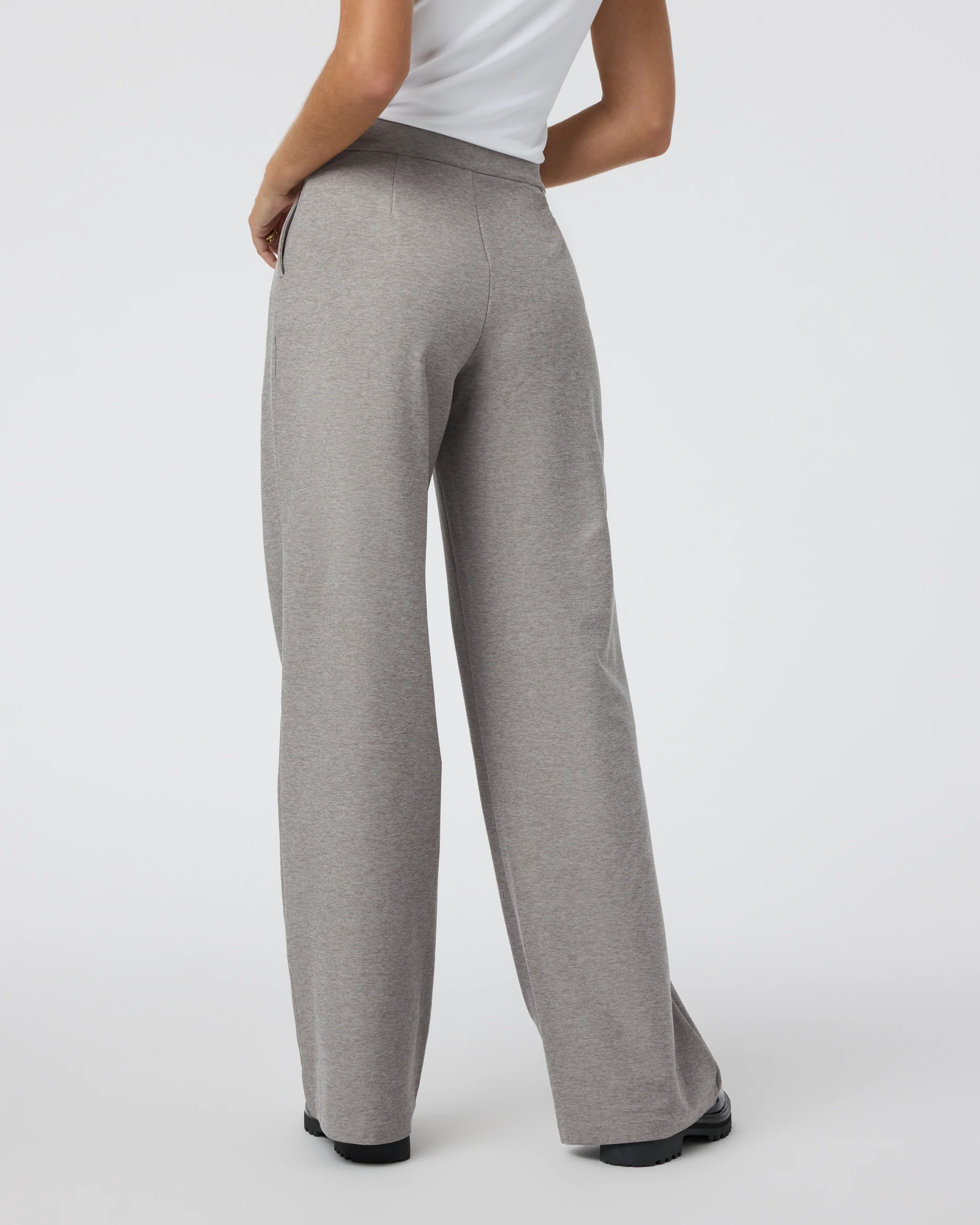 VW4089-LHBB_SP25_W_ECOMM_BOTTOMS_BACK_4-2.webp