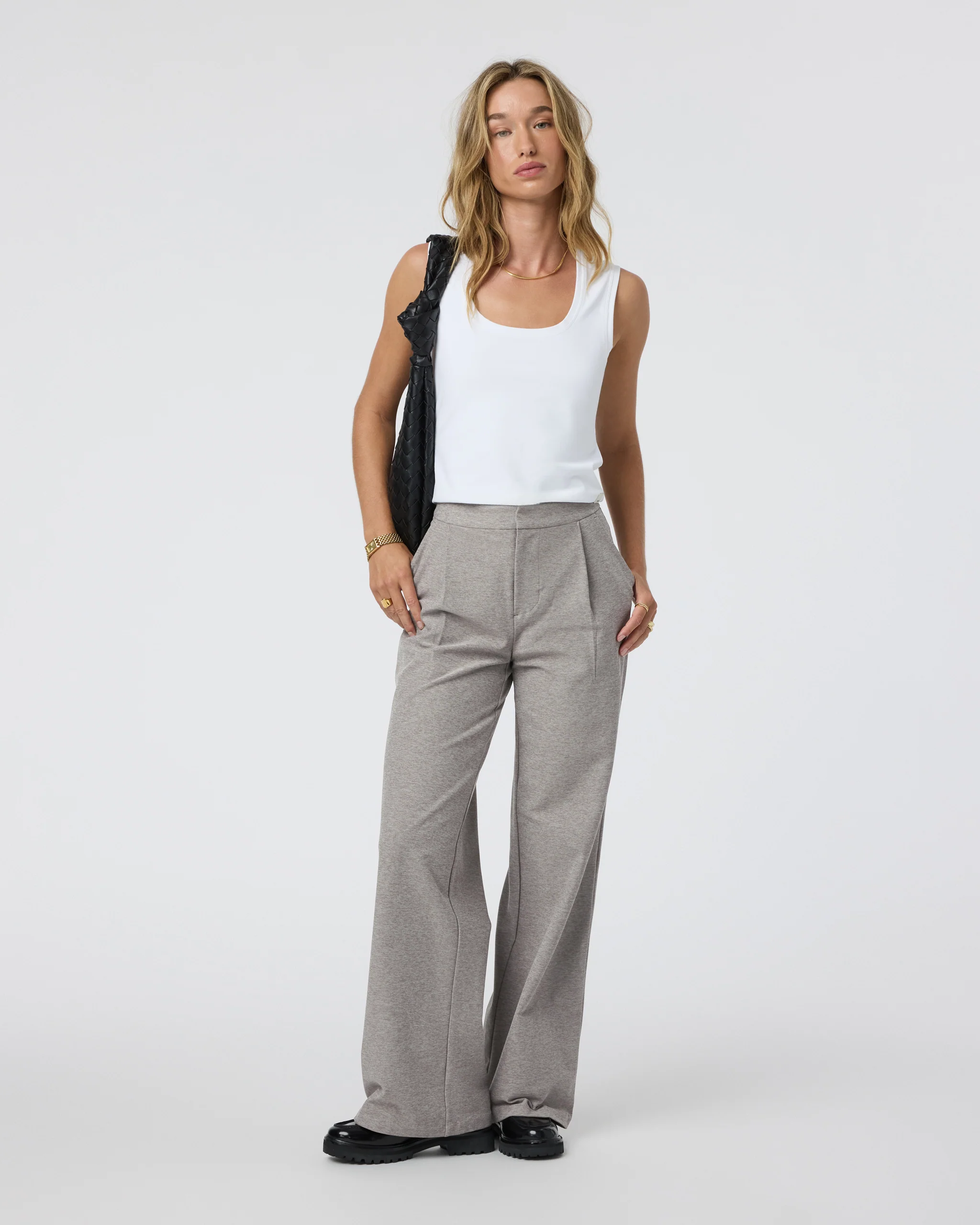VW4089-LHBB_SP25_W_ECOMM_BOTTOMS_FULL_5-2.webp