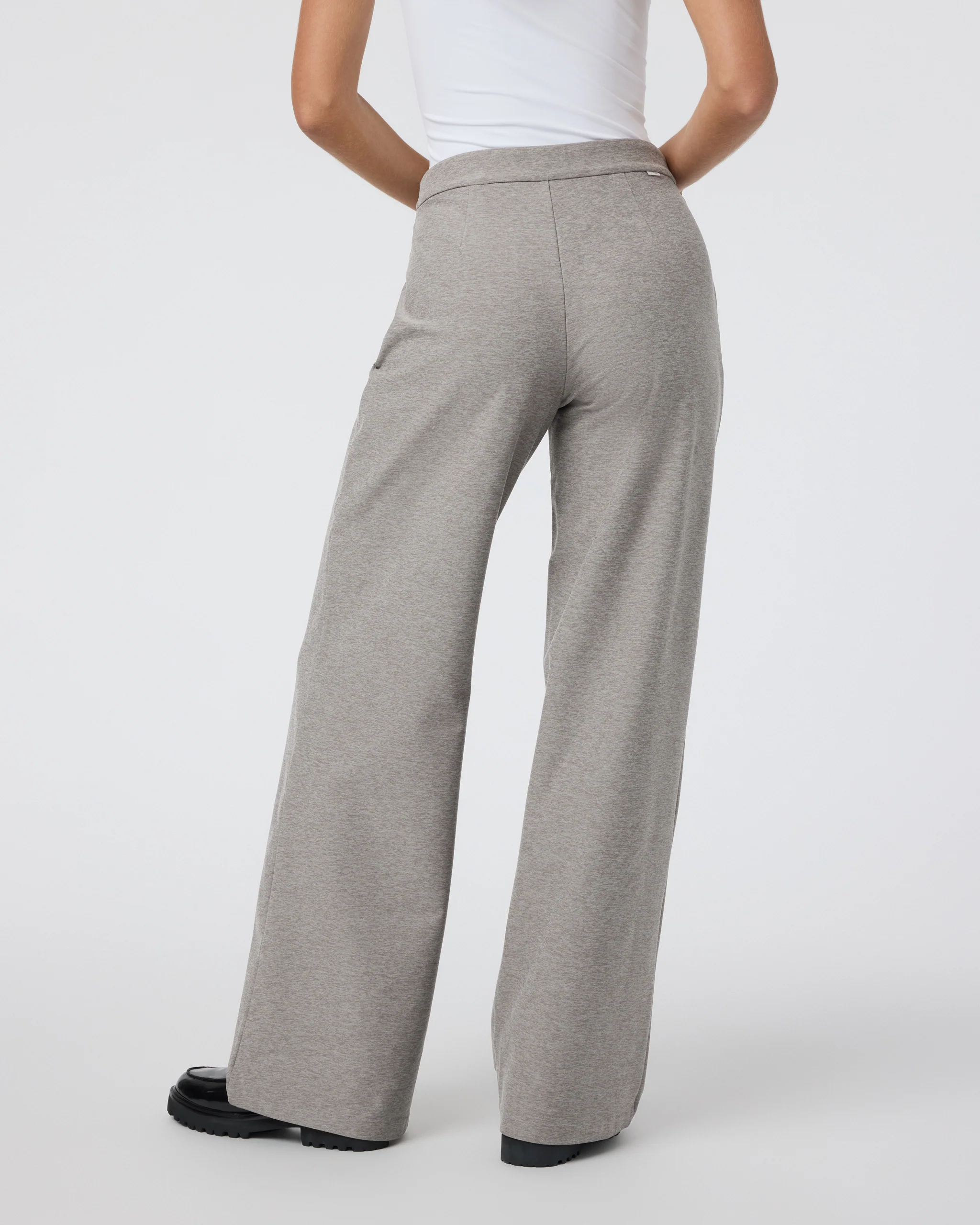 VW4089-SHBB_SP25_W_ECOMM_BOTTOMS_BACK_4-2.webp