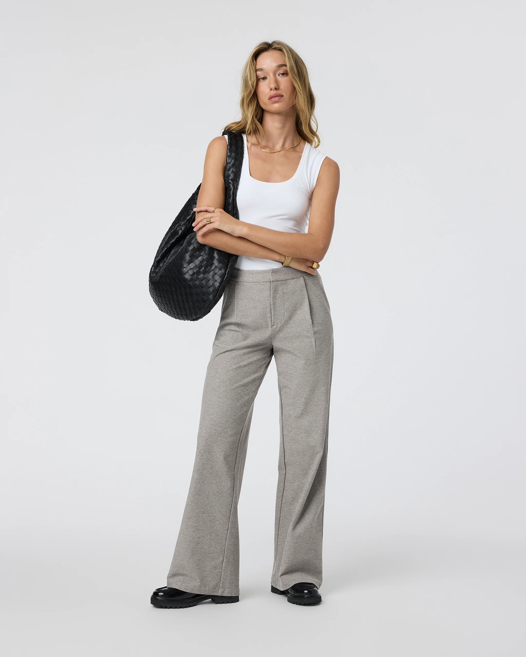 VW4089-SHBB_SP25_W_ECOMM_BOTTOMS_CREATIVE_7-2.webp