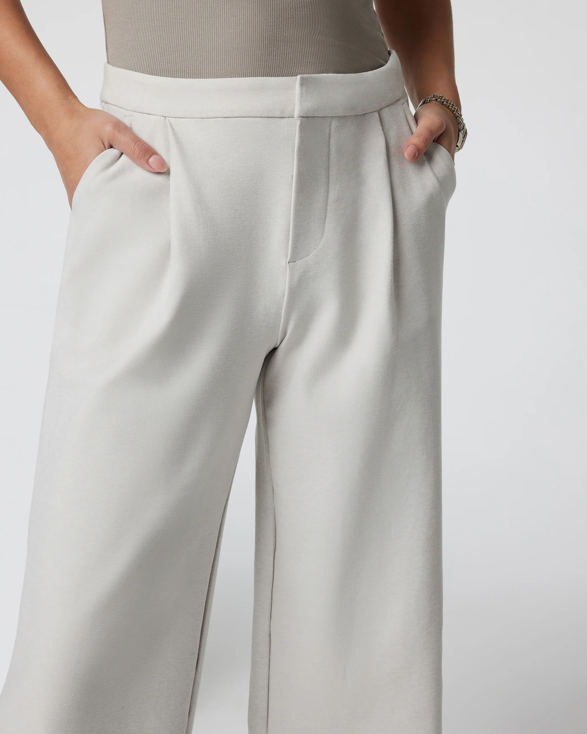 VW4089-SHEE_FA24_W_ECOMM_PANTS_DETAIL_6-2.webp