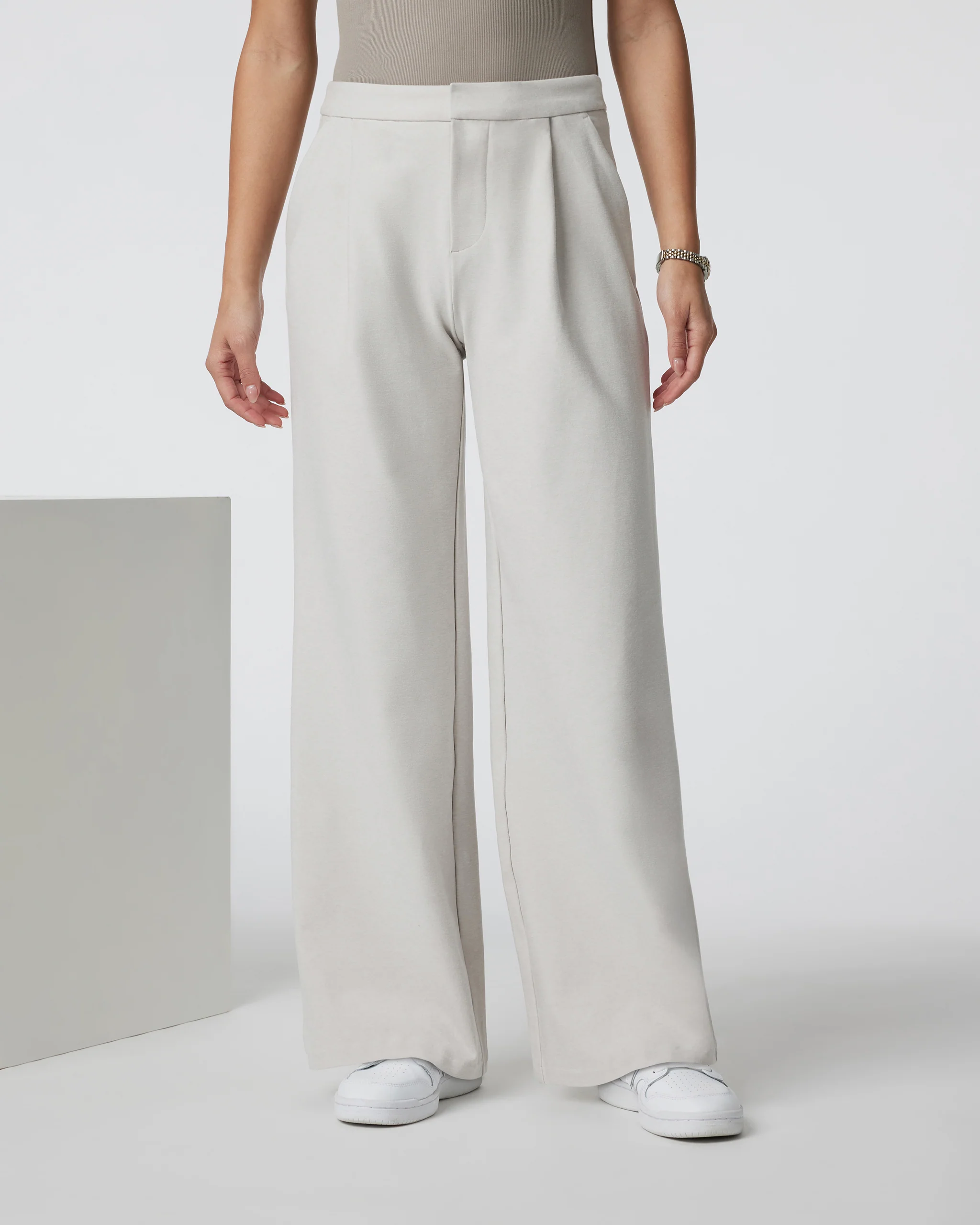 VW4089-SHEE_FA24_W_ECOMM_PANTS_FRONT_1-2.webp