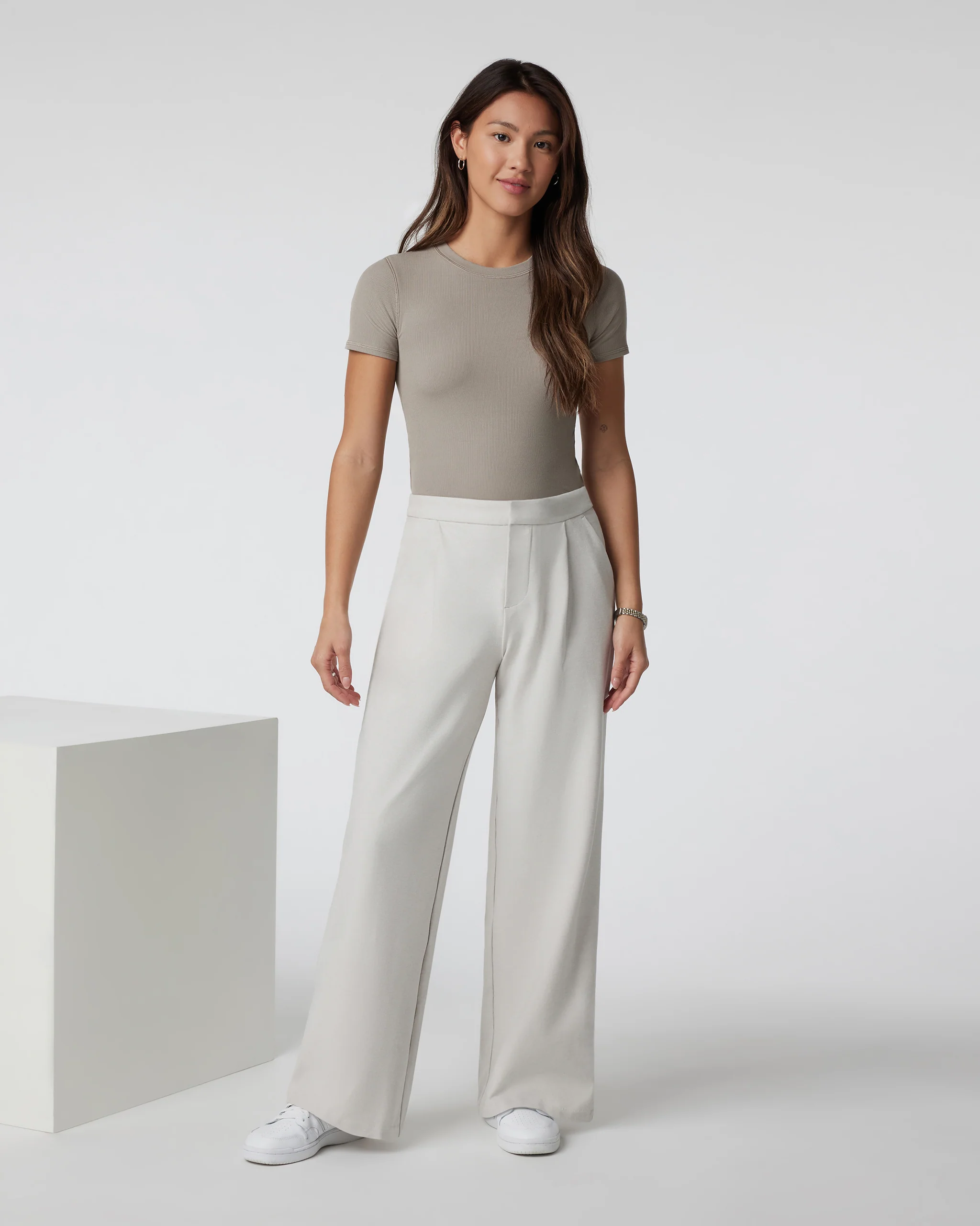 VW4089-SHEE_FA24_W_ECOMM_PANTS_FULL_3-2.webp