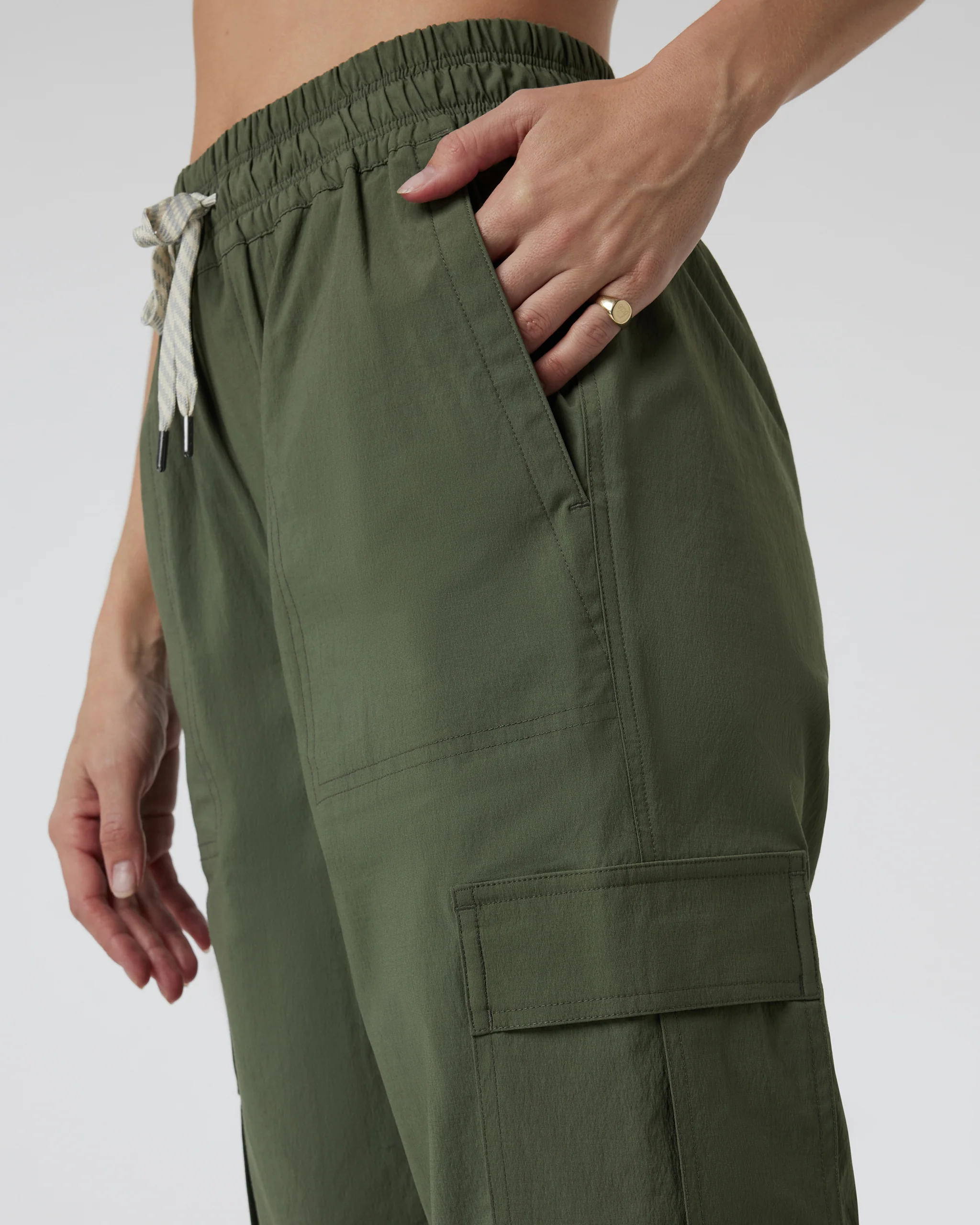 VW4103ARM_FA24_W_ECOMM_PANTS_DETAIL_7-1.webp