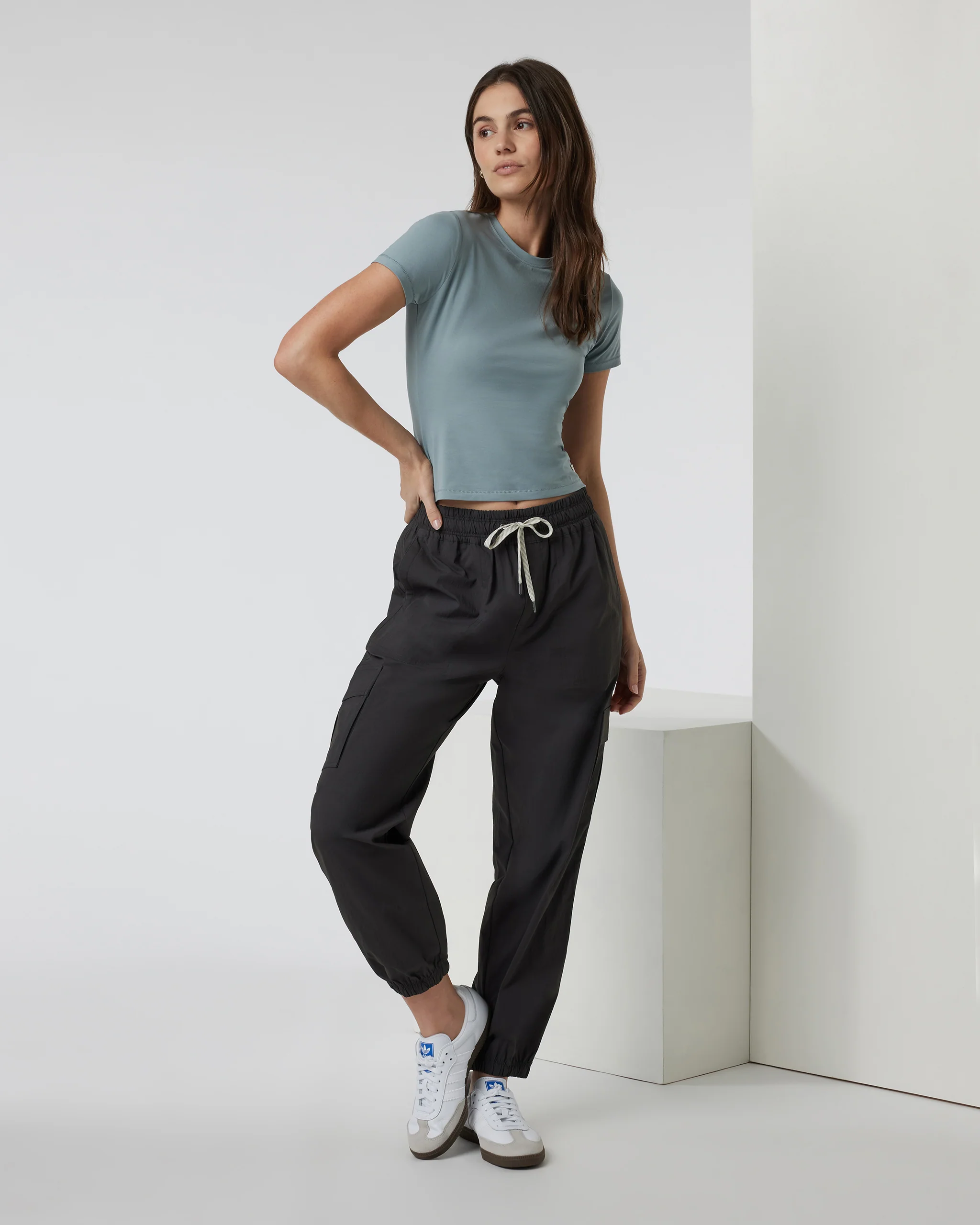 VW4103VBK_FA24_W_ECOMM_PANTS_FULL_4-1.webp