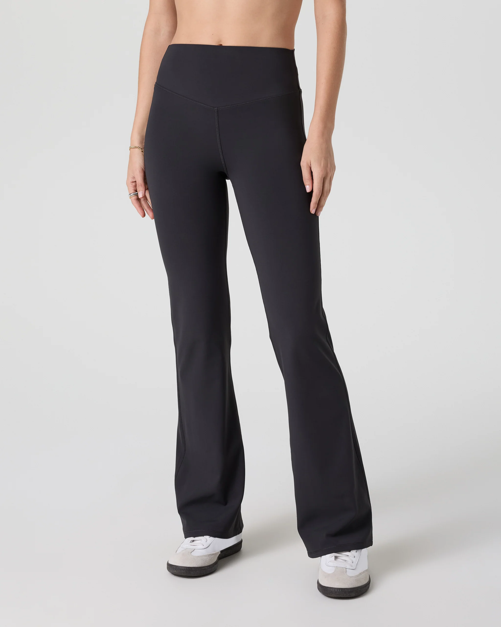 VW4112WBL_unknown_opening_season_W_ECOMM_PANTS_FRONT_2-1.webp