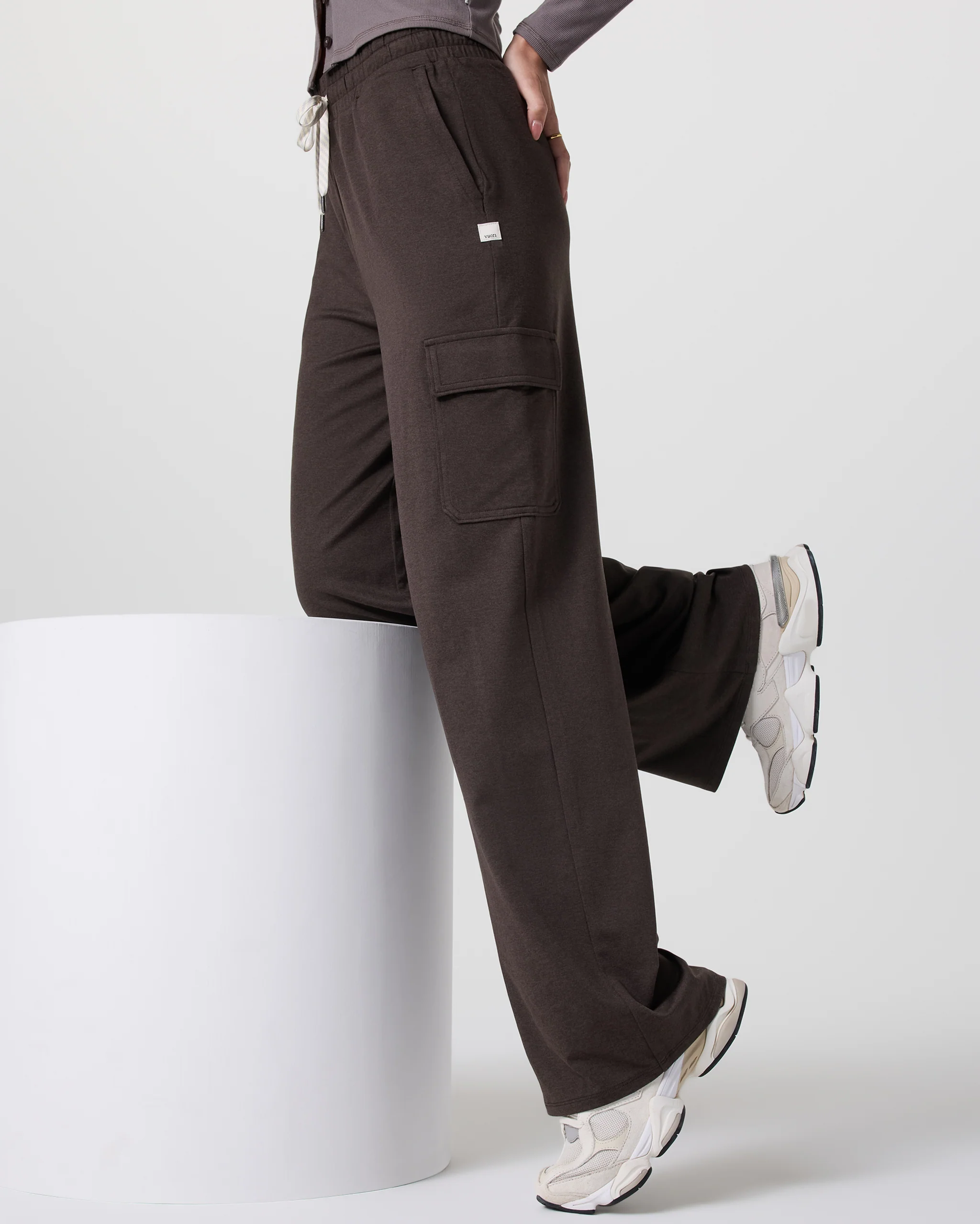VW4173HDJ_FA24_W_ECOMM_PANTS_DETAIL_6-8.webp