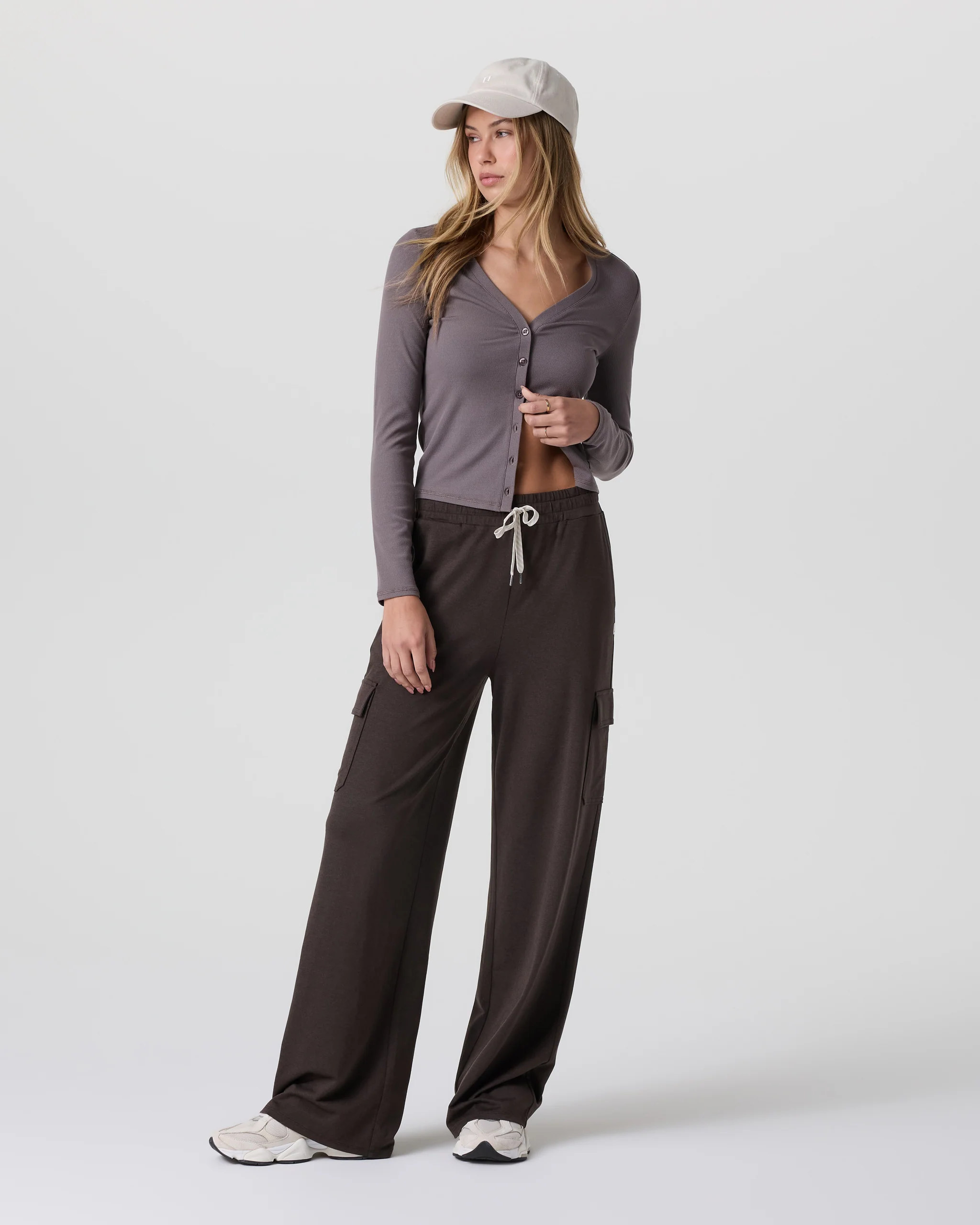 VW4173HDJ_FA24_W_ECOMM_PANTS_FULL_5-1.webp