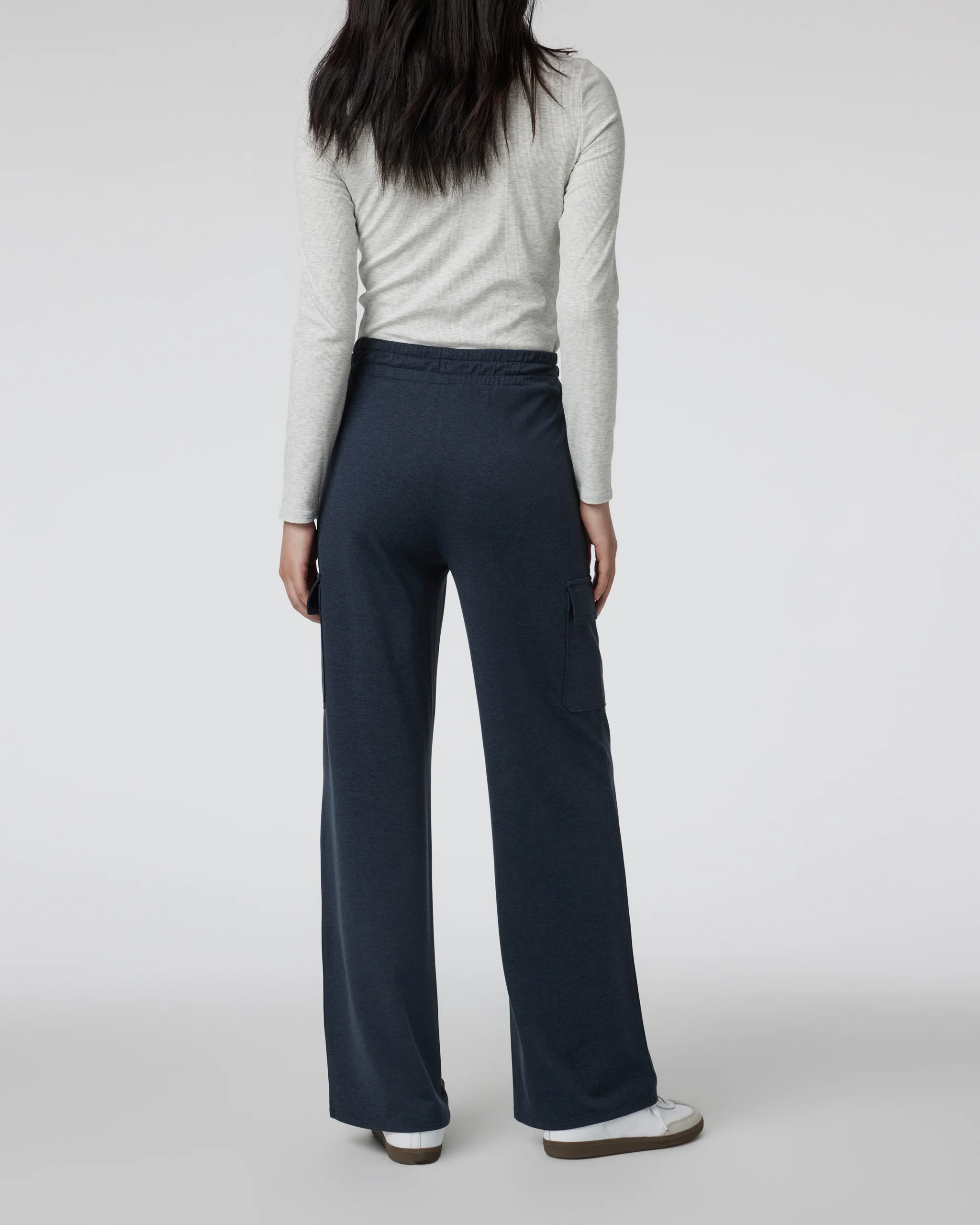VW4173HMD_FA24_W_ECOMM_PANTS_BACK_8-1.webp