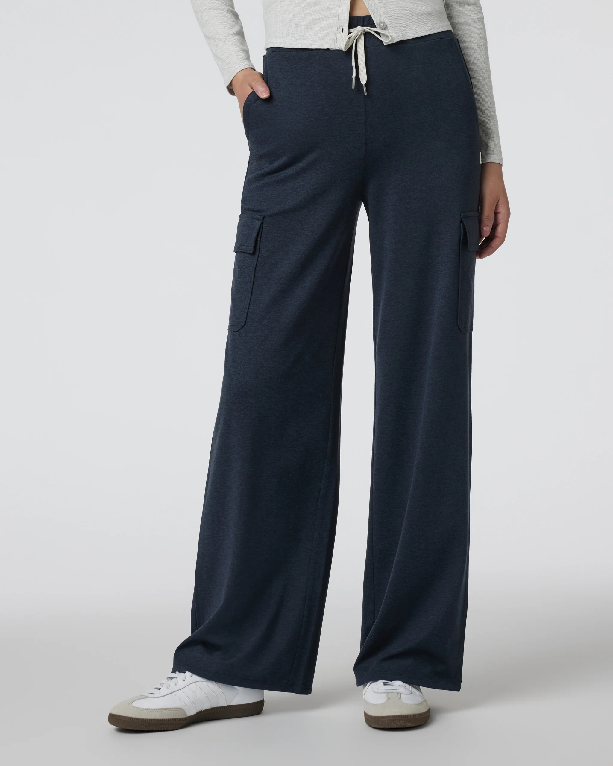 VW4173HMD_FA24_W_ECOMM_PANTS_FRONT_2-4.webp