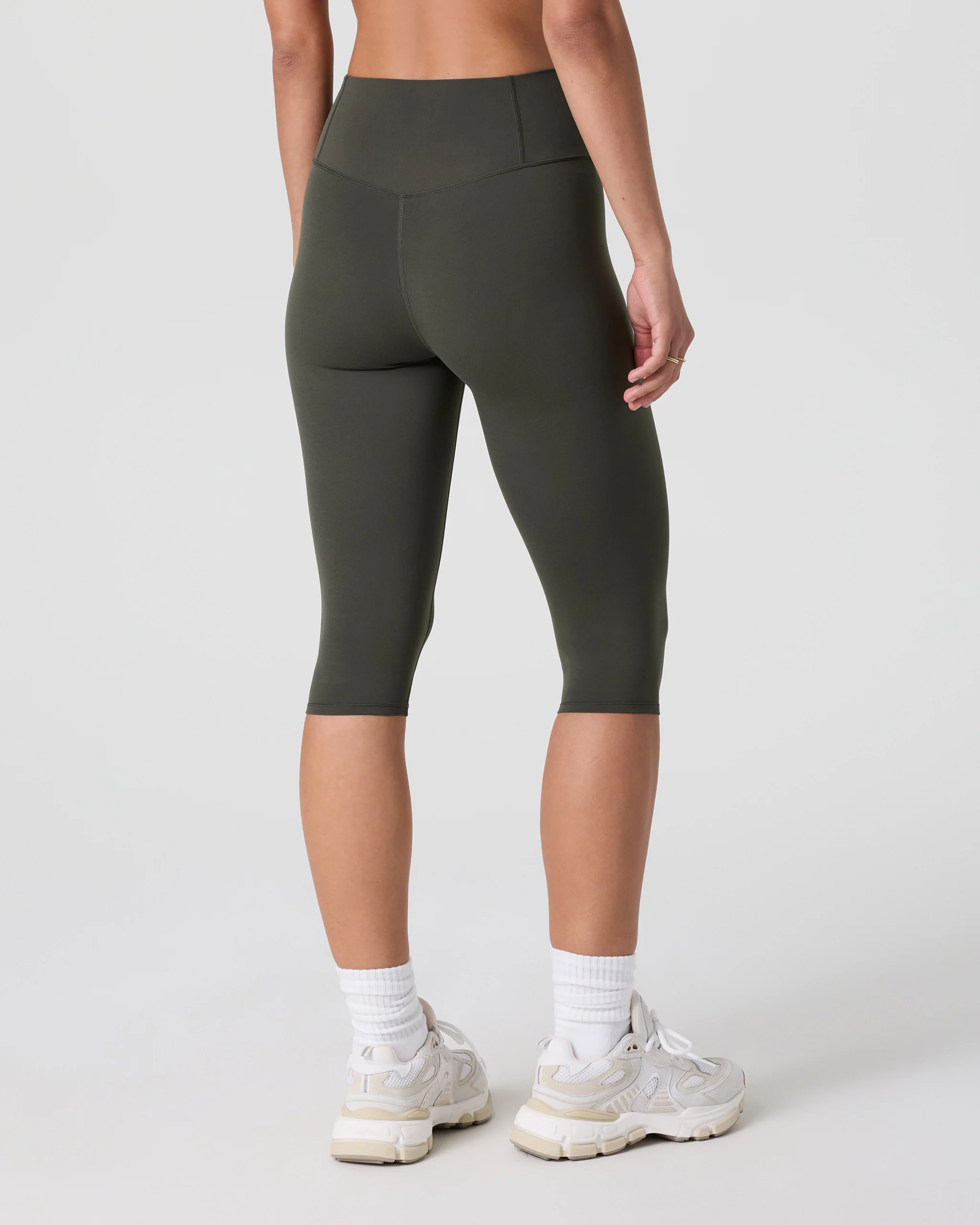 VW4307KLE_SP25_W_ECOMM_BOTTOMS_BACK_3-1.webp