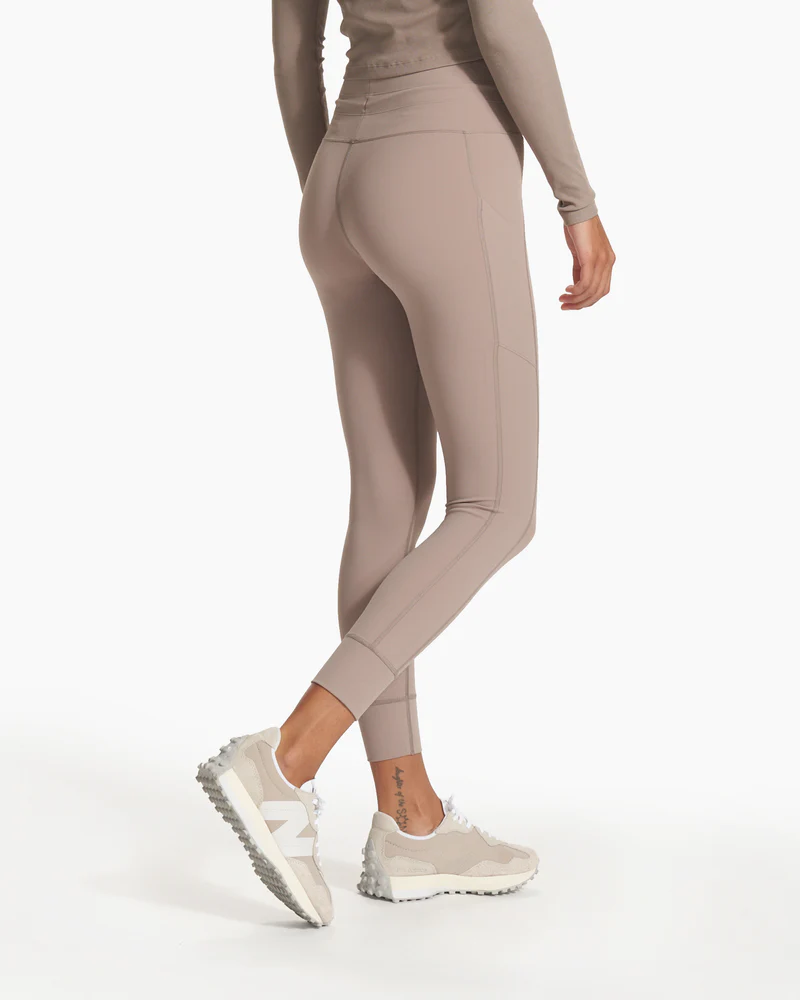 VW490GPH_FA23_W_ECOMM_PANTS_BACK_BOTTOMS_7_800x_crop_center_jpg.png
