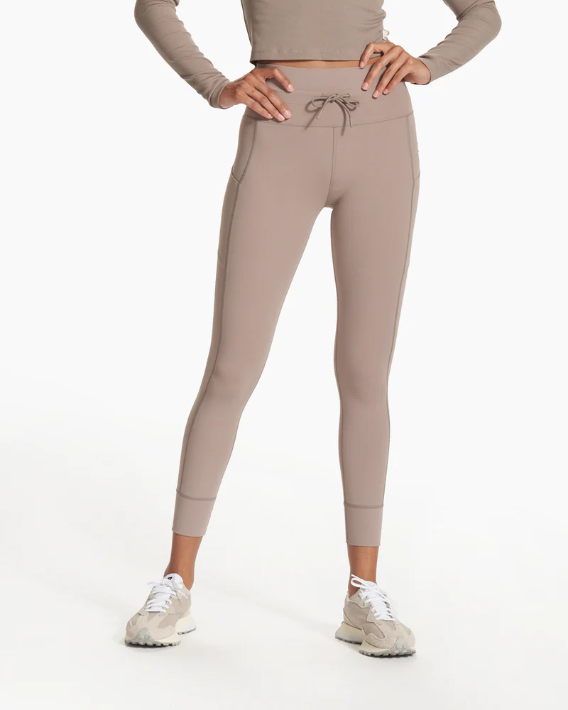 VW490GPH_FA23_W_ECOMM_PANTS_FRONT_BOTTOMS_2_800x_crop_center_jpg.png