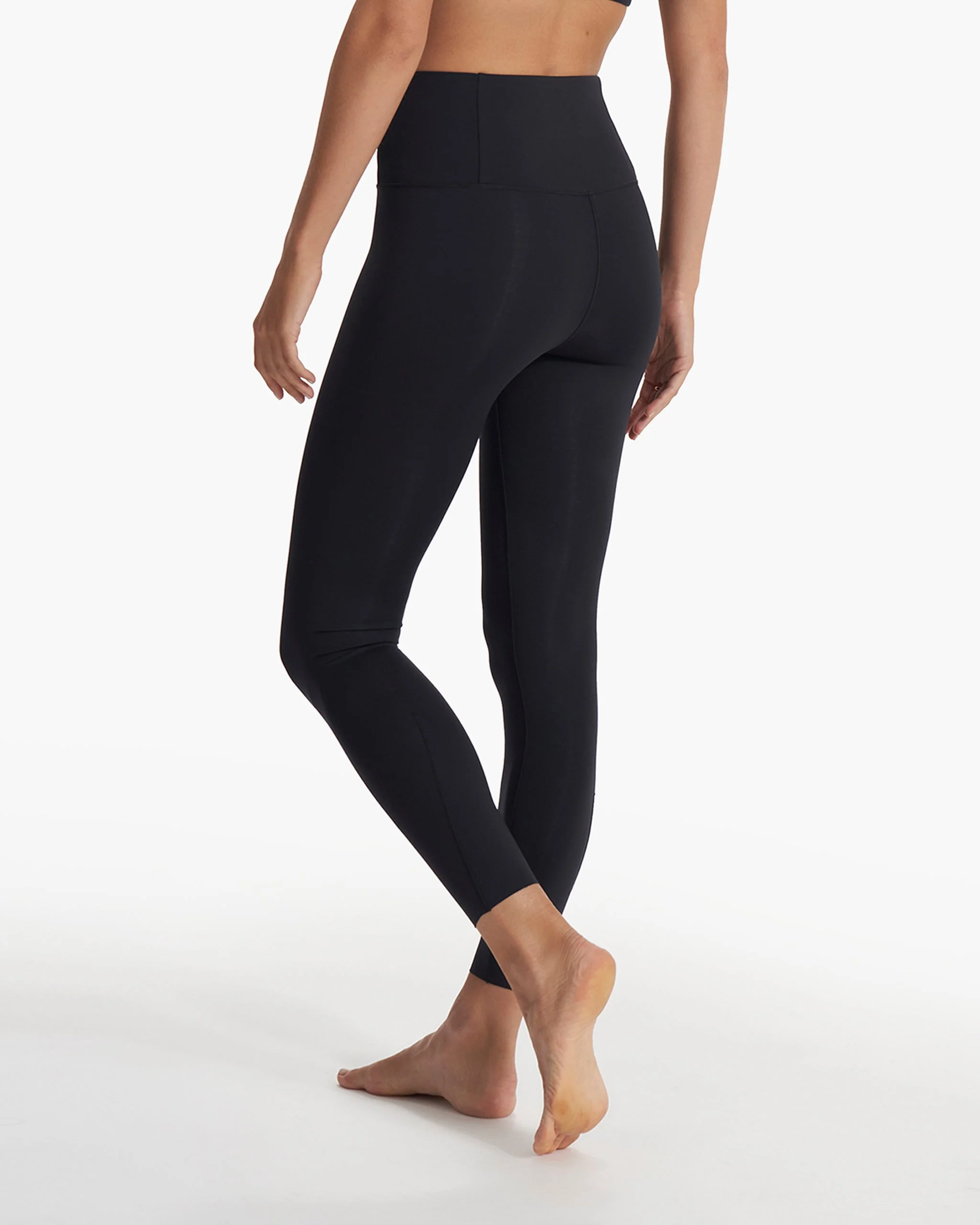 VW497BLK_SP23_W_ECOMM_PANTS_0268_BOTTOM_1x1_9be58f79-83cf-445a-bb57-ea0773ef5a0f-1.webp
