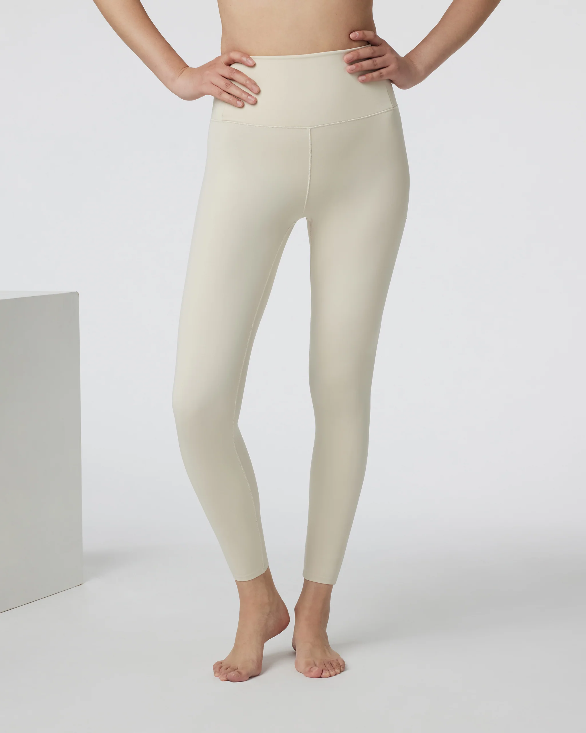 VW497BNE_FA24_W_ECOMM_PANTS_FRONT_3-8.webp