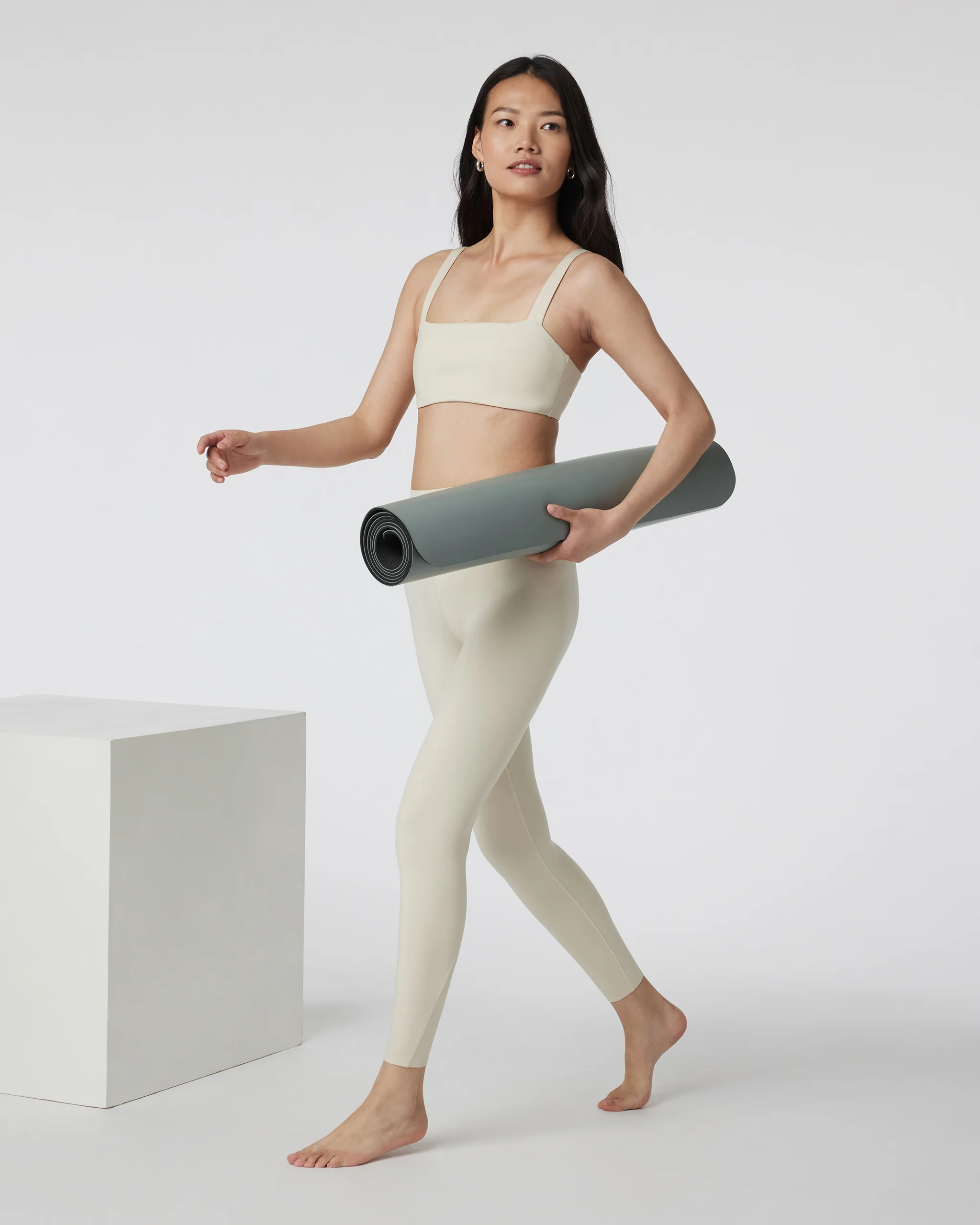 VW497BNE_FA24_W_ECOMM_PANTS_FULL_4-1.webp