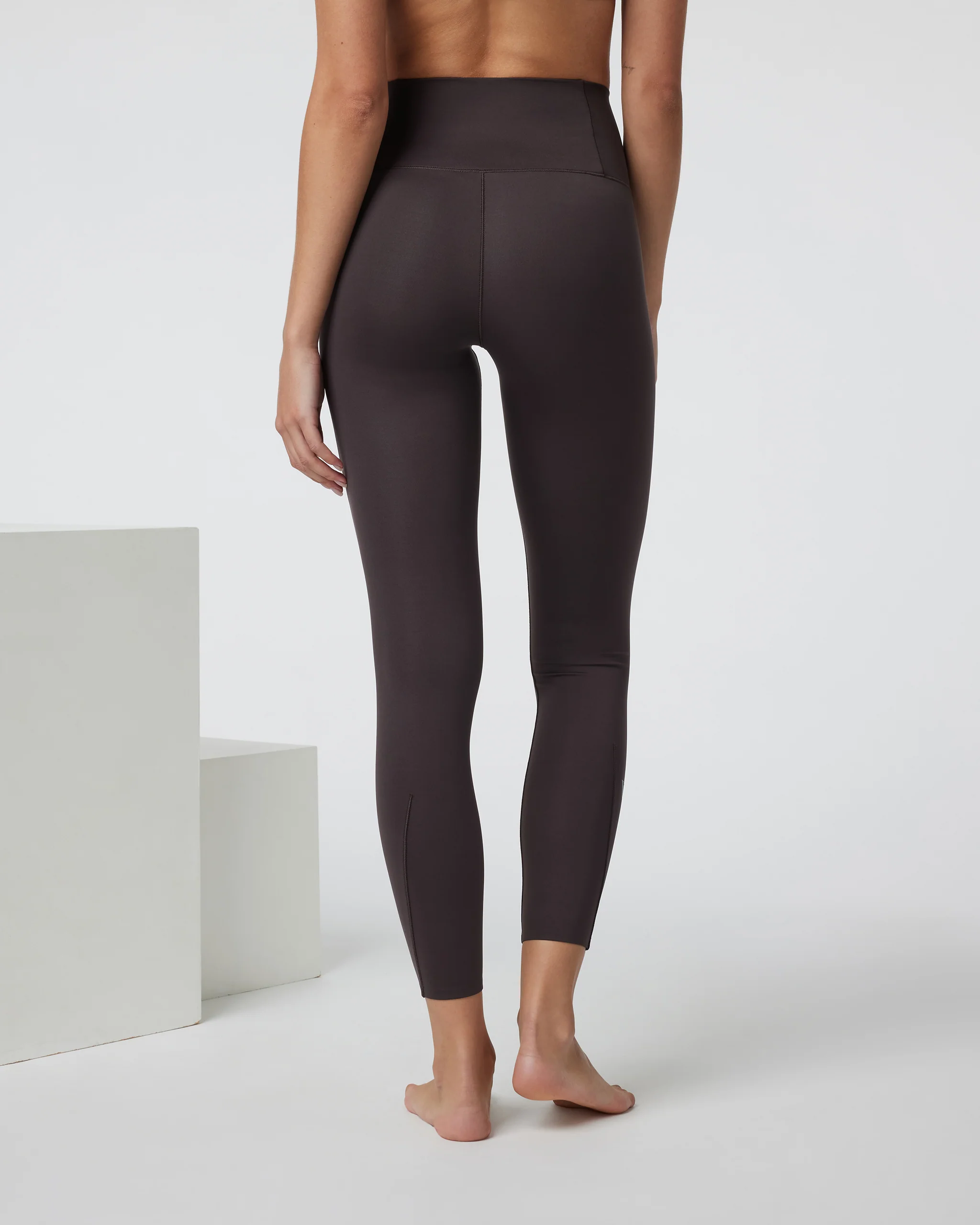 VW497SNG_FA24_W_ECOMM_PANTS_BACK_8-1-1.webp